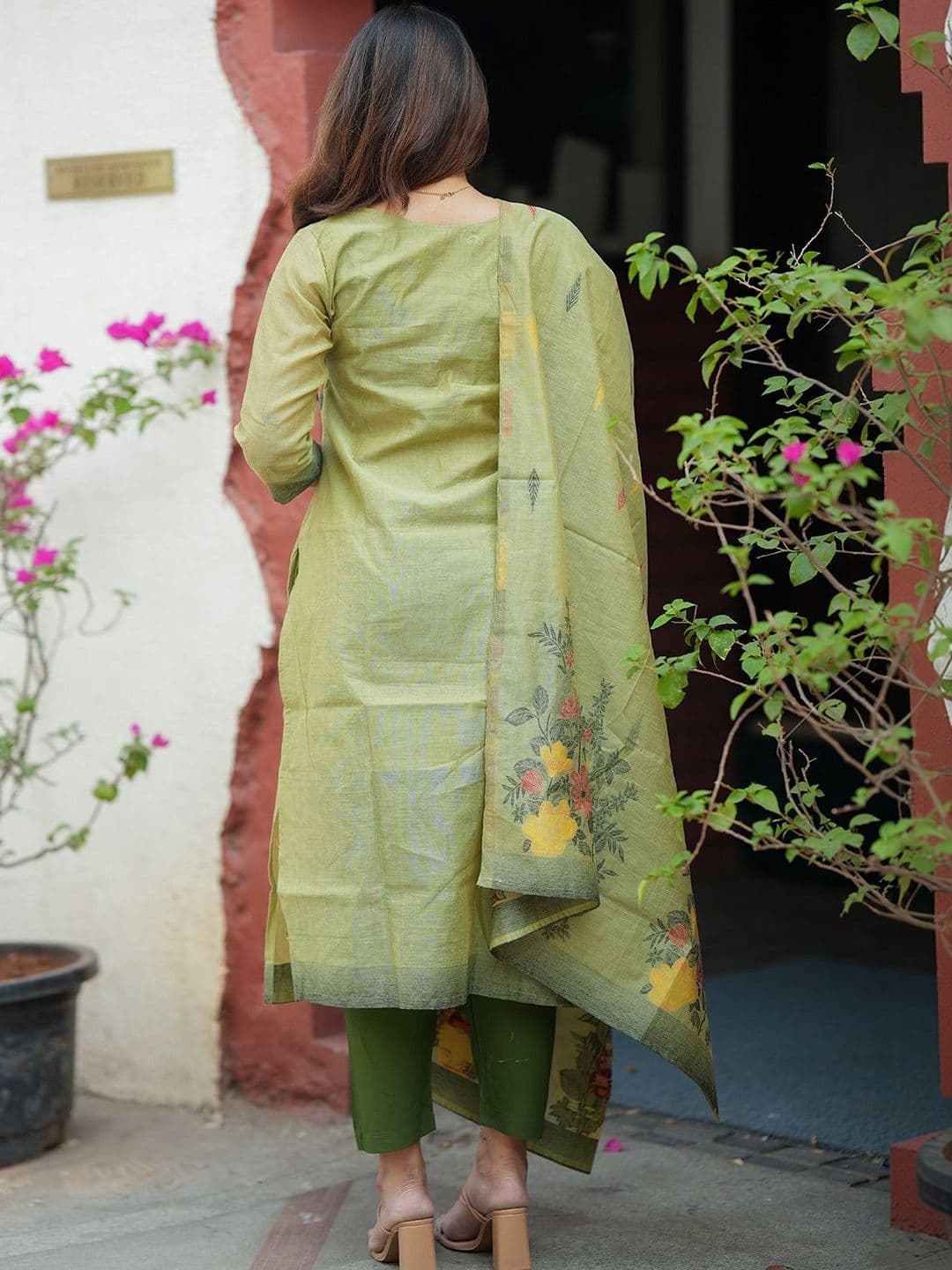 HERE&NOW Women Floral Printed Jamdani Cotton Kurta with Dupatta thumbnail 7