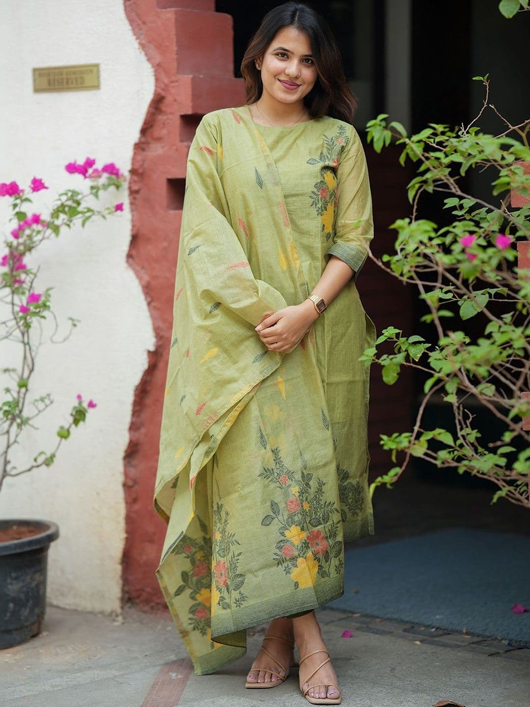 HERE&NOW Women Floral Printed Jamdani Cotton Kurta with Dupatta thumbnail 3