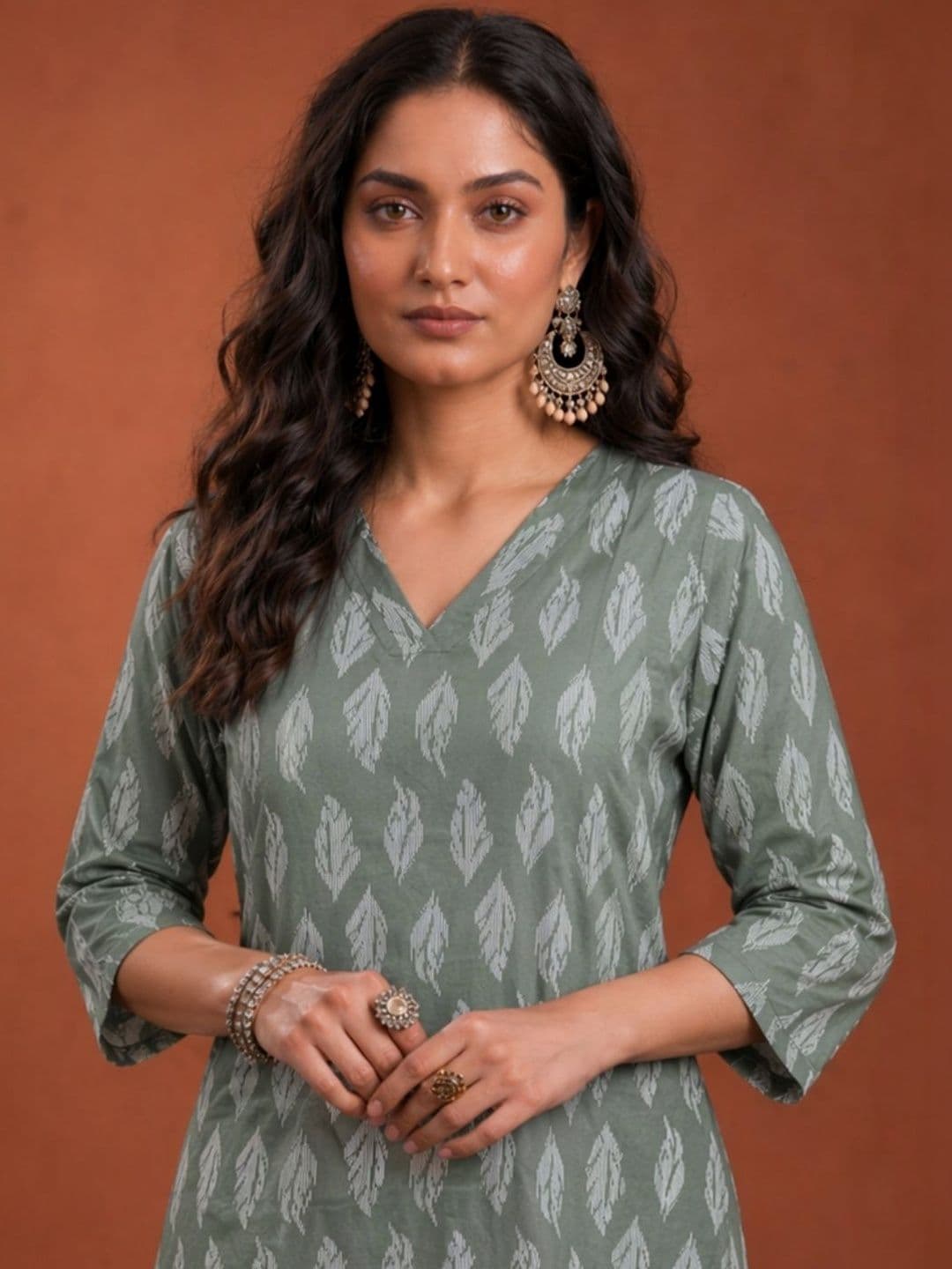 VRIKAA Women Ethnic Motifs Printed Regular Kurta with Trousers thumbnail 2