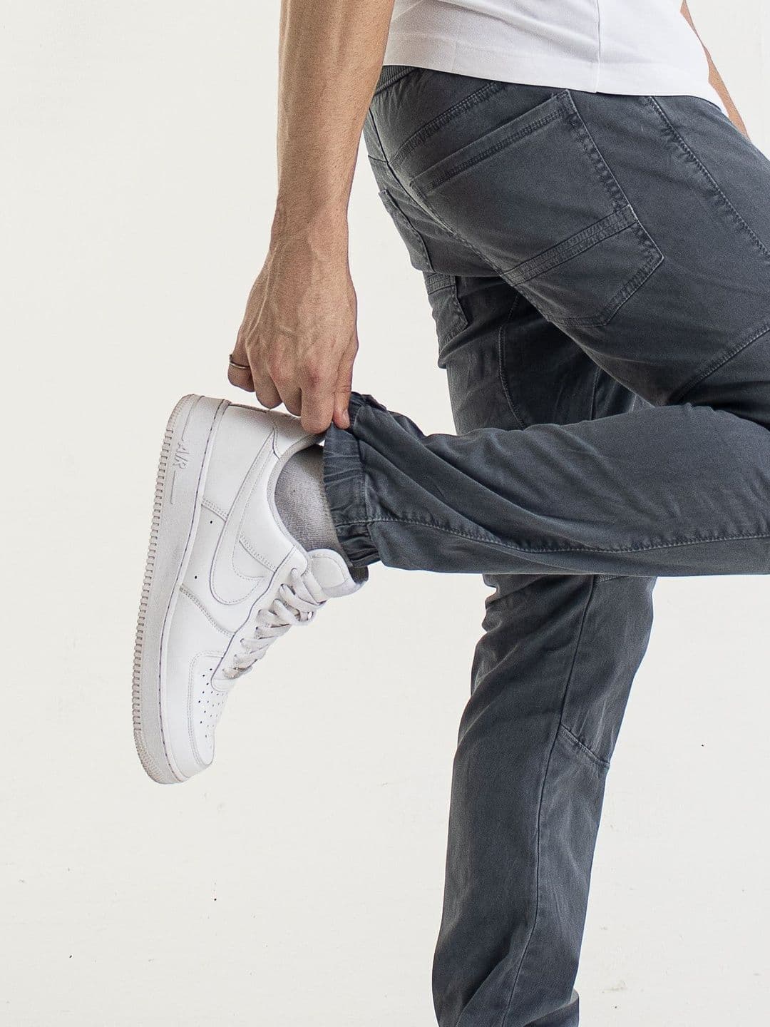The Roadster Lifestyle Co Men Pure Cotton Jogger Regular Trousers Trousers thumbnail 5