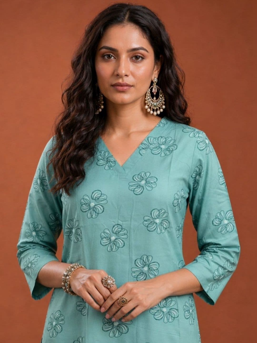 VRIKAA Women Floral Printed Regular Kurta with Trousers thumbnail 4