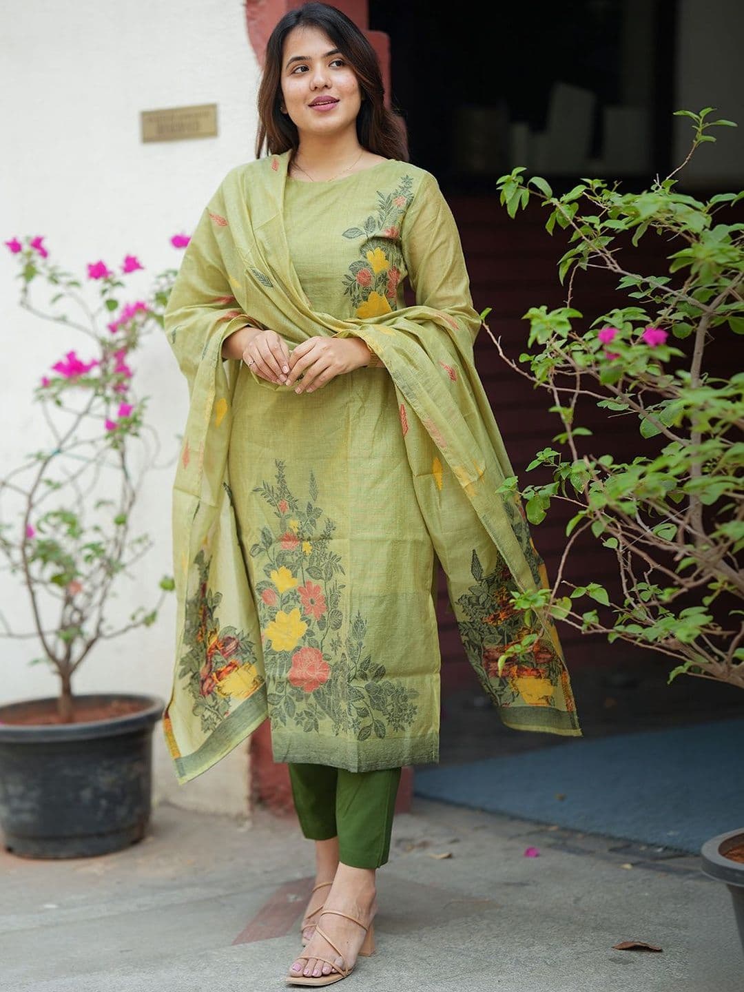 HERE&NOW Women Floral Printed Jamdani Cotton Kurta with Dupatta - view 1