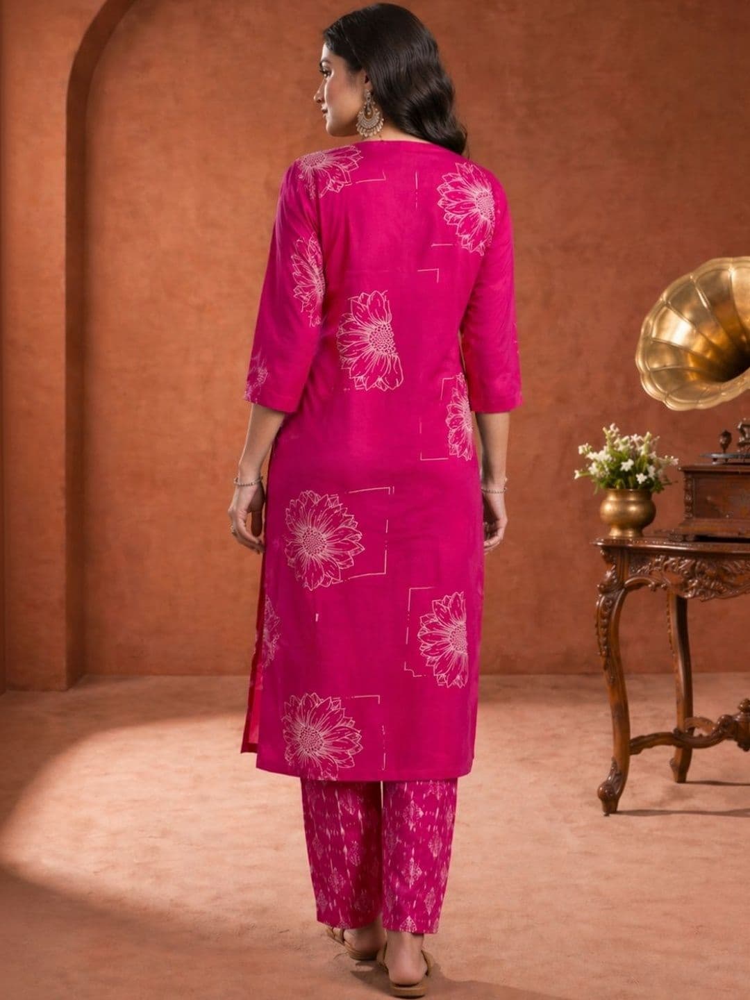 VRIKAA Women Floral Printed Regular Kurta with Trousers thumbnail 5