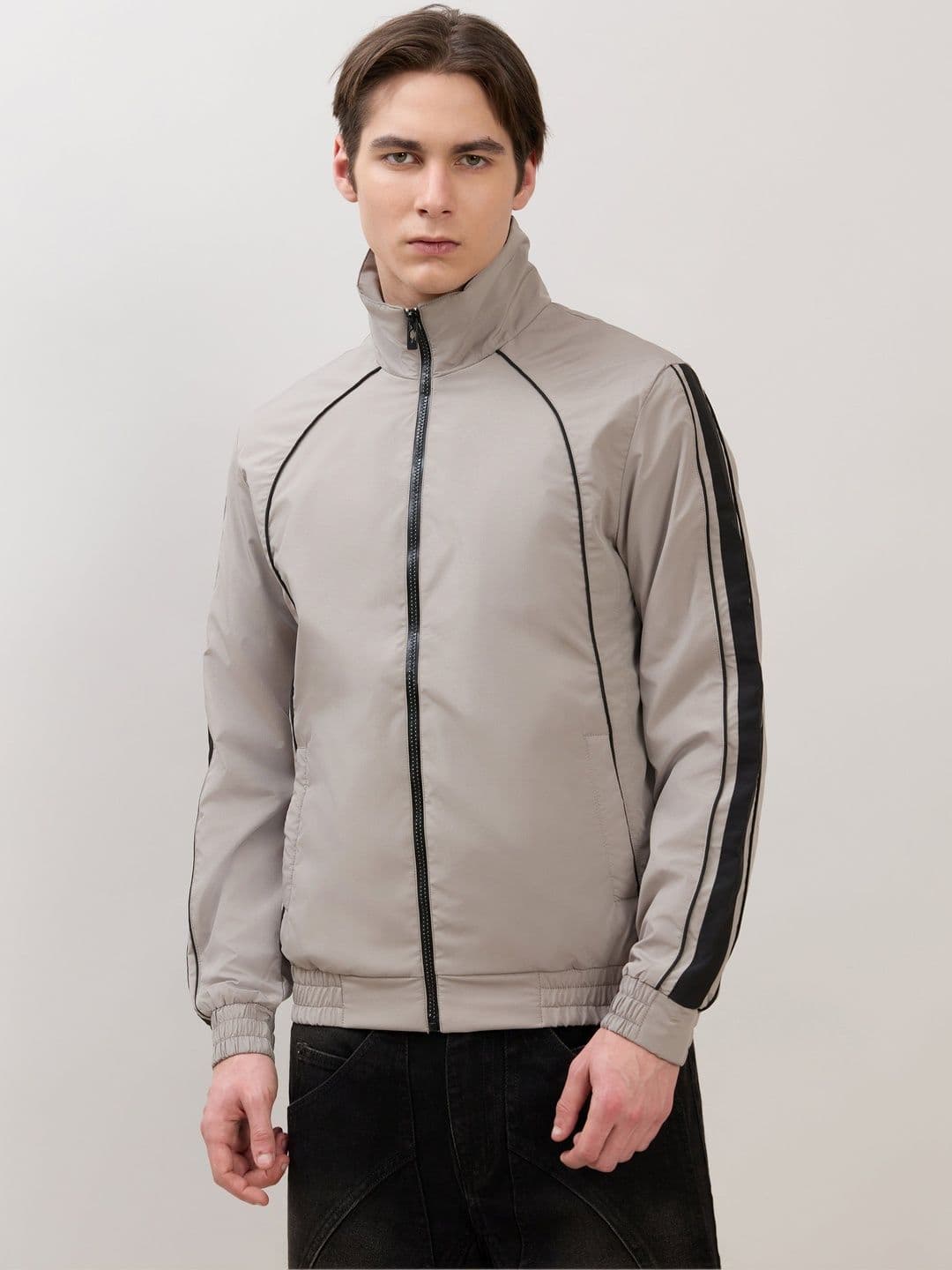 Espanshe Men Colourblocked Lightweight Sporty Jacket thumbnail 2