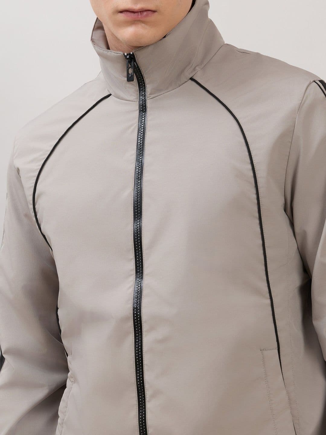 Espanshe Men Colourblocked Lightweight Sporty Jacket thumbnail 5