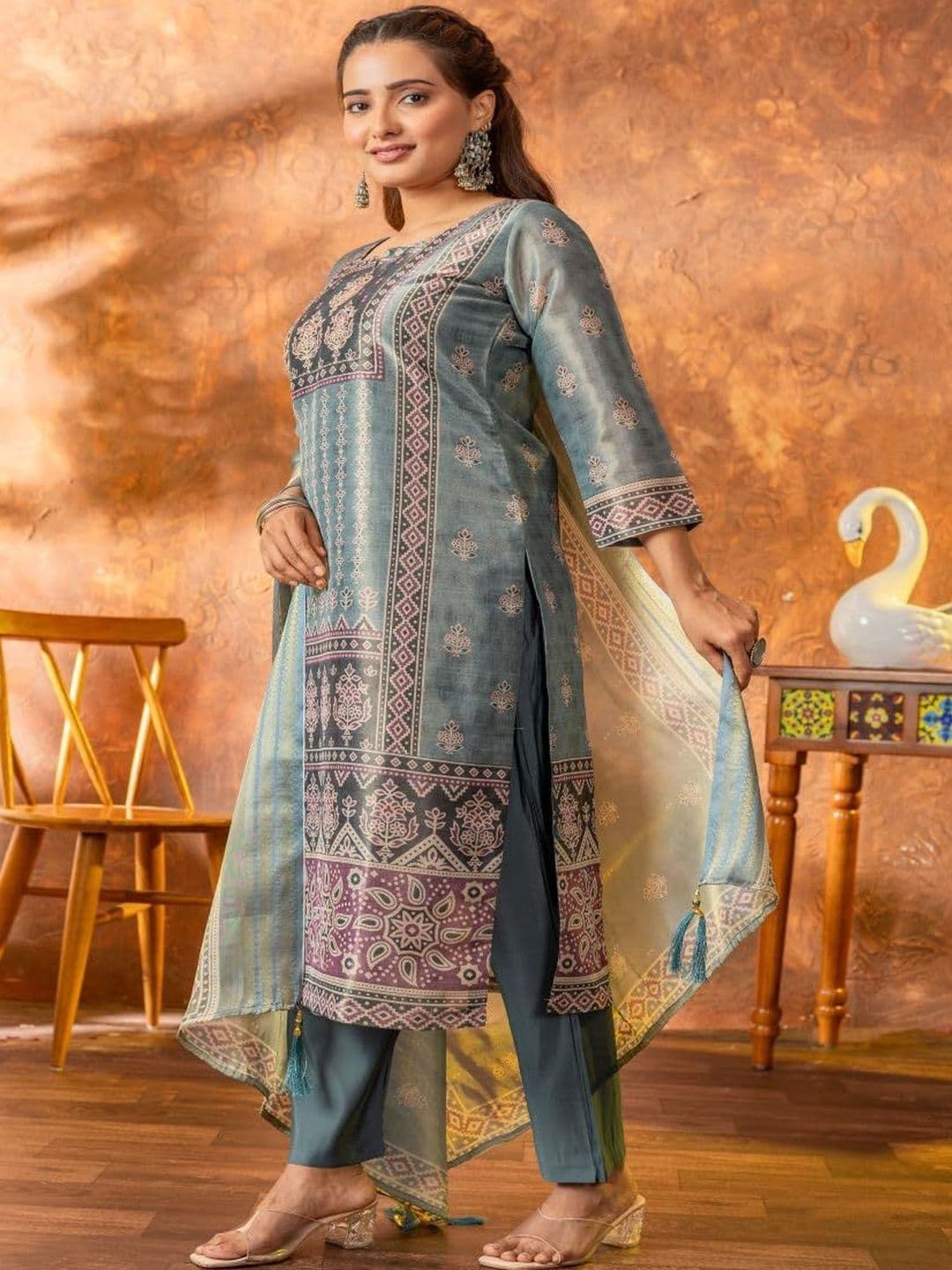 ANVERI TEXTILES Women Ethnic Motifs Printed Regular Kurta with Trousers & With Dupatta thumbnail 5