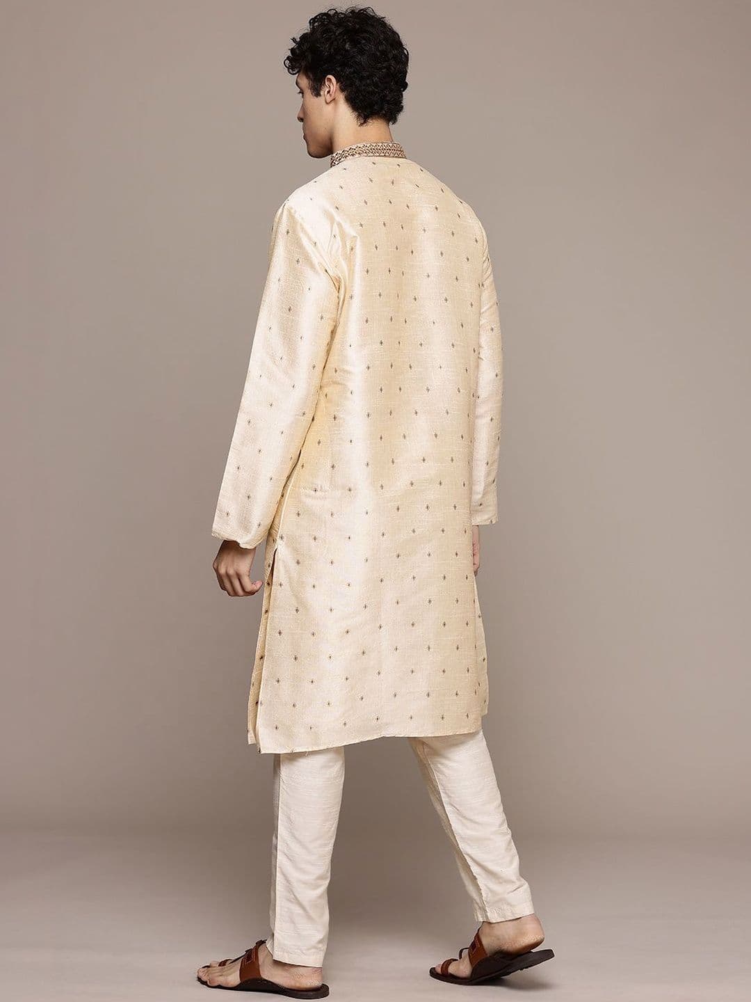 Dincharya Men Embellished Kurta thumbnail 6