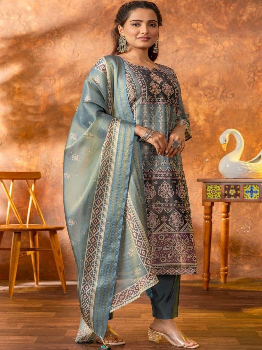 ANVERI TEXTILES Women Ethnic Motifs Printed Regular Kurta with Trousers & With Dupatta thumbnail 4
