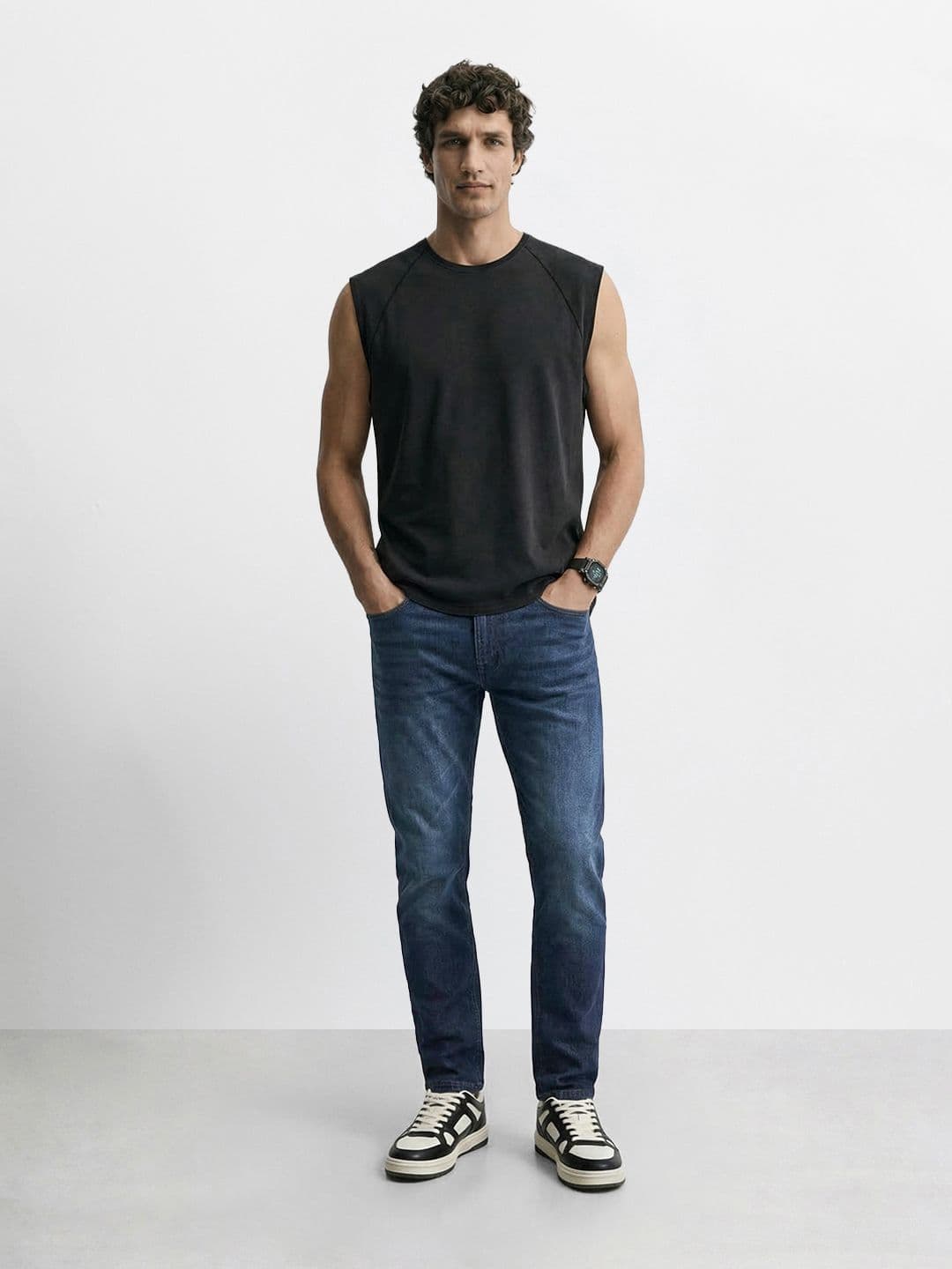 The Indian Garage Co Men Slim Fit Mid-Rise Light Fade Stretchable Jeans thumbnail 3