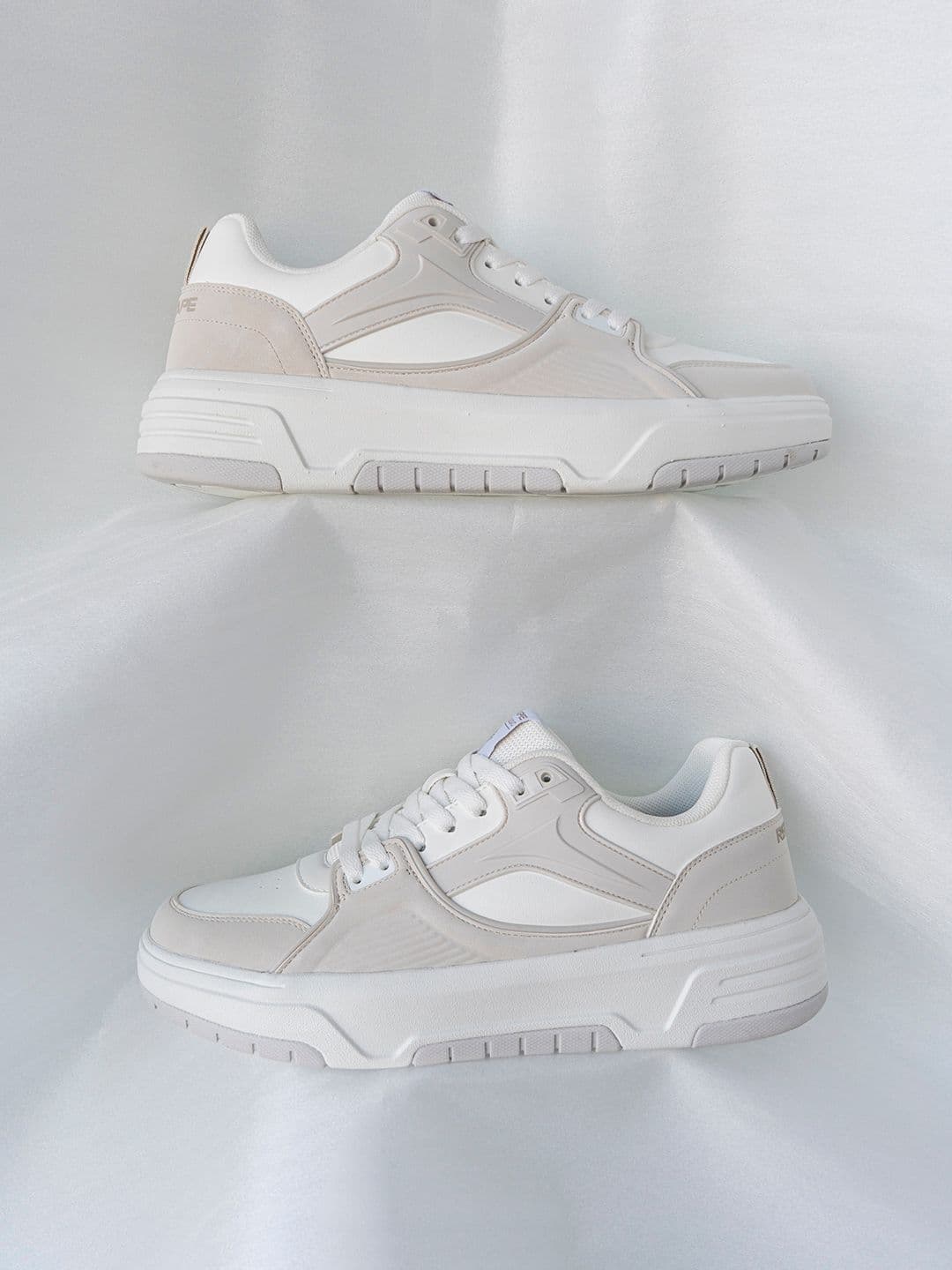Red Tape Men Colourblocked PU Sneakers thumbnail 2