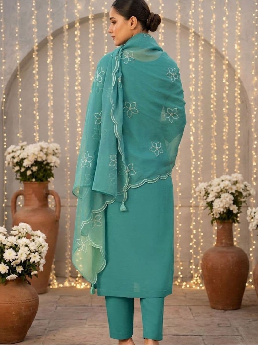 Chandbaali Women Floral Embroidered Regular Thread Work Kurta with Trousers & With Dupatta thumbnail 2