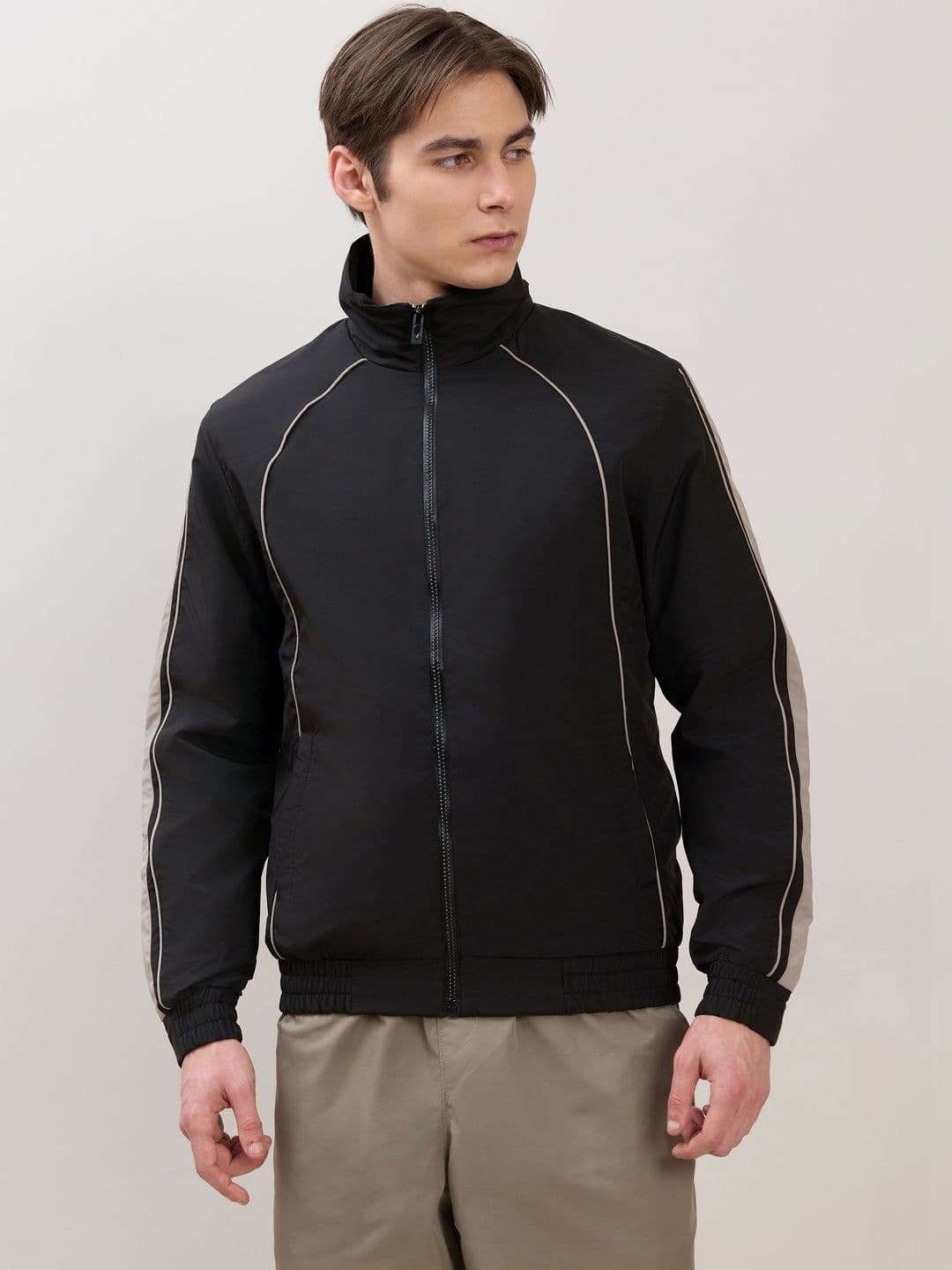 Espanshe Men Colourblocked Lightweight Sporty Jacket thumbnail 2
