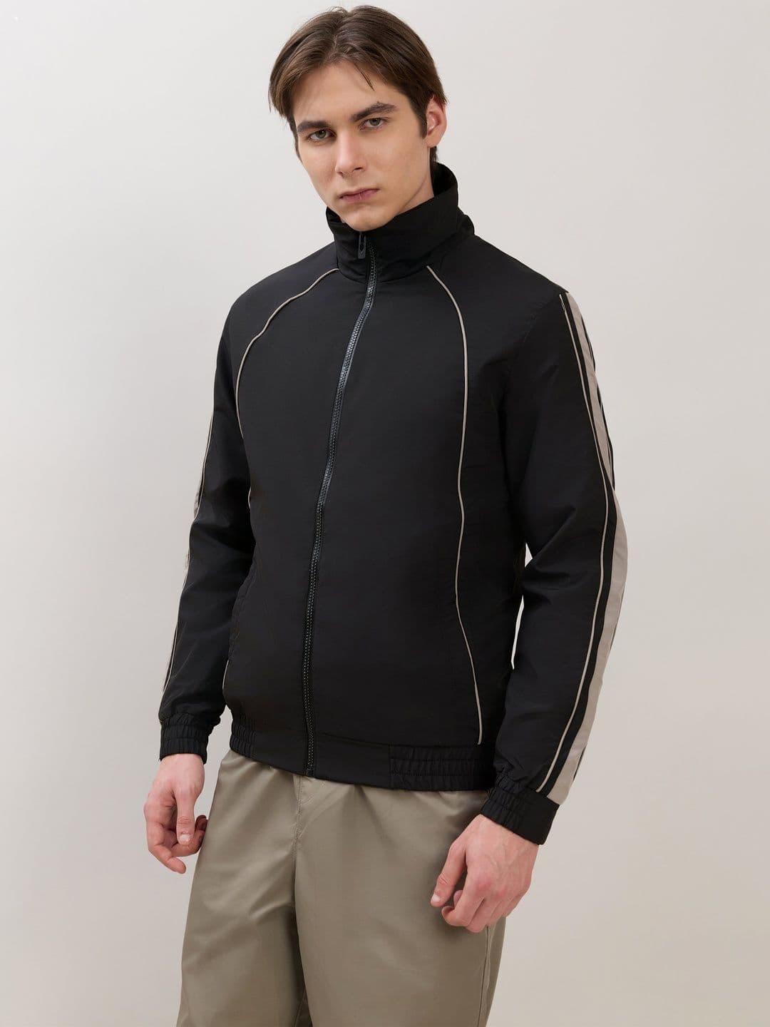 Espanshe Men Colourblocked Lightweight Sporty Jacket thumbnail 6