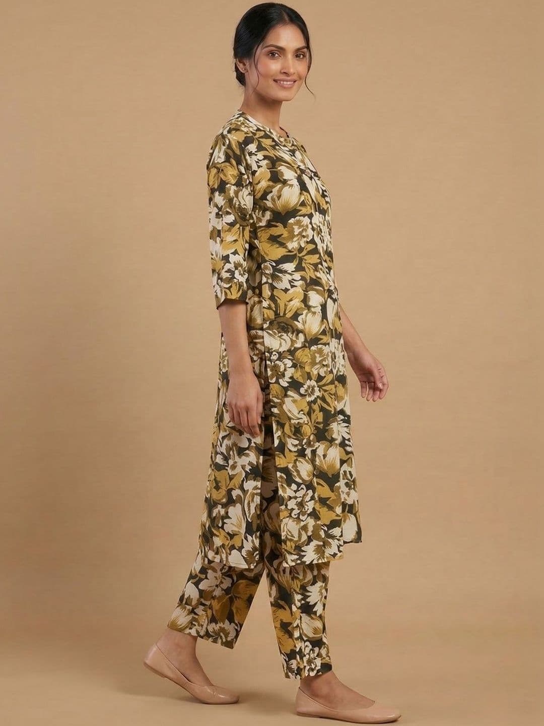 VRIKAA Women Printed Top with Trousers thumbnail 2