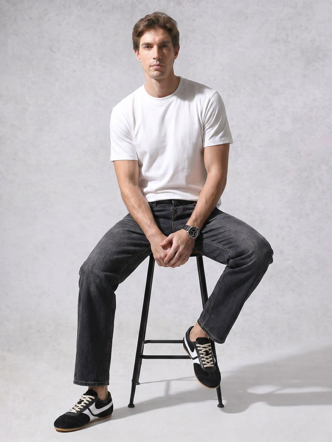 WROGN Men Loose Fit Light Fade Pure Cotton Jeans thumbnail 4