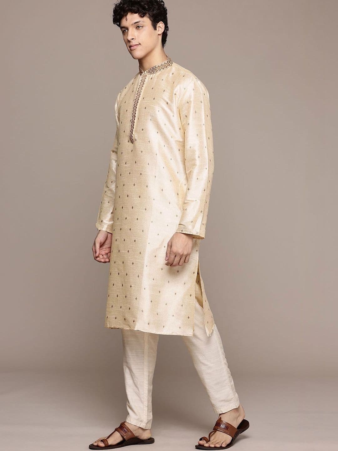 Dincharya Men Embellished Kurta thumbnail 2