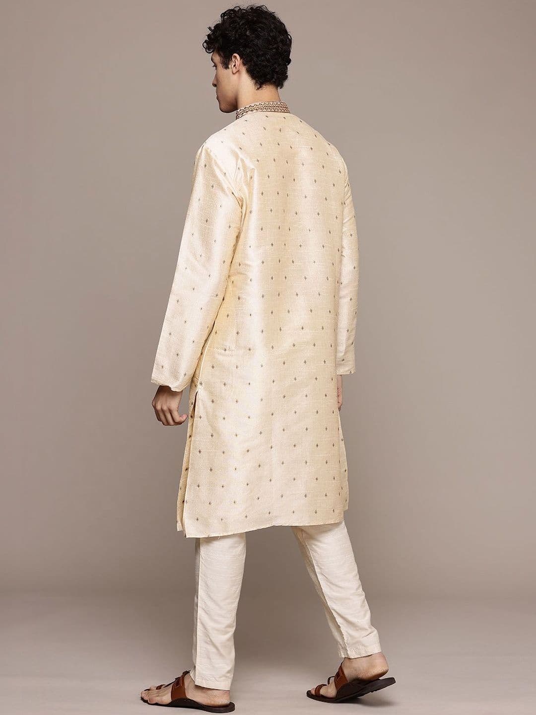 PulseIQ Men Thread Work Kurta thumbnail 5