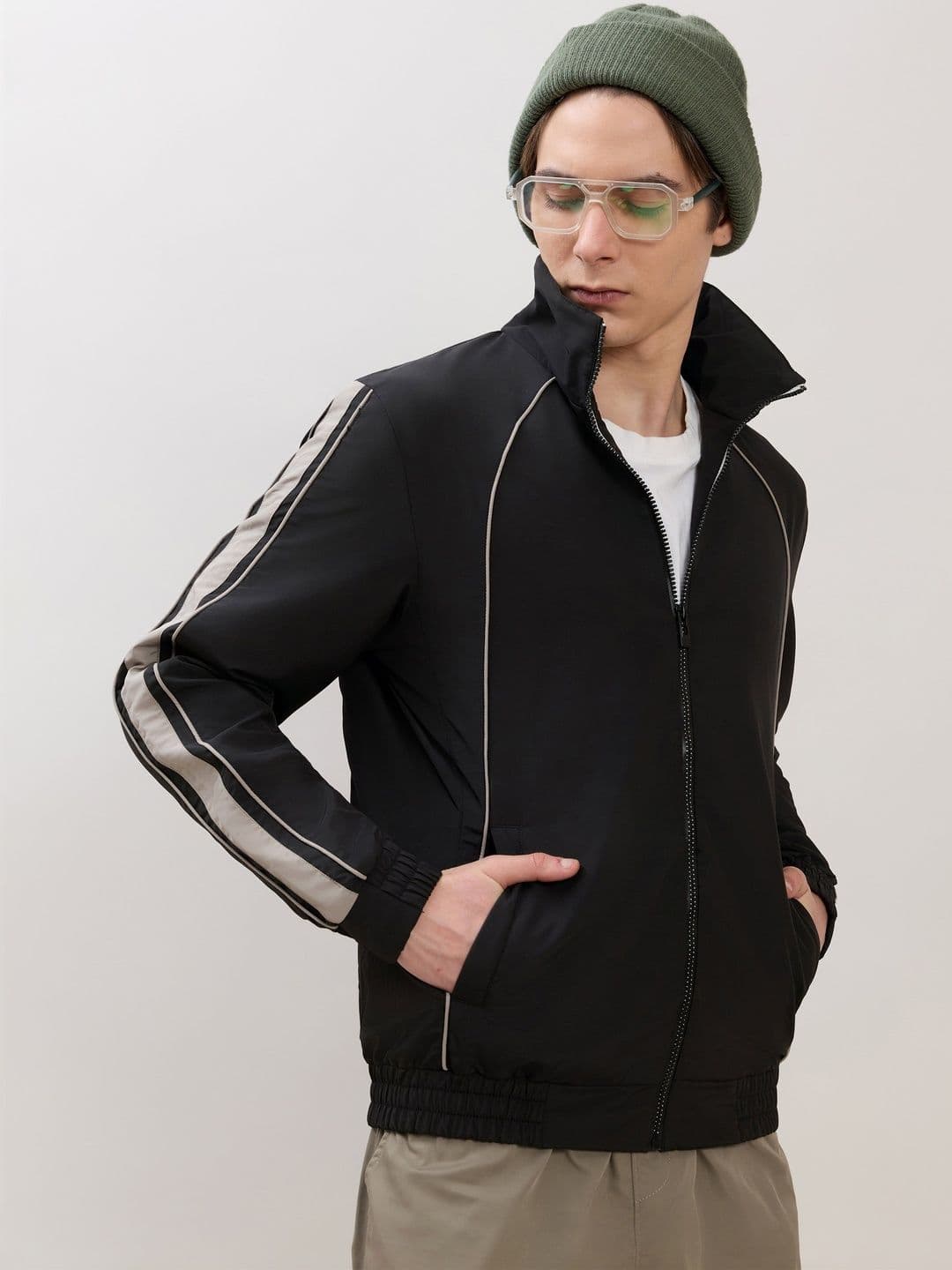 Espanshe Men Colourblocked Lightweight Sporty Jacket thumbnail 4