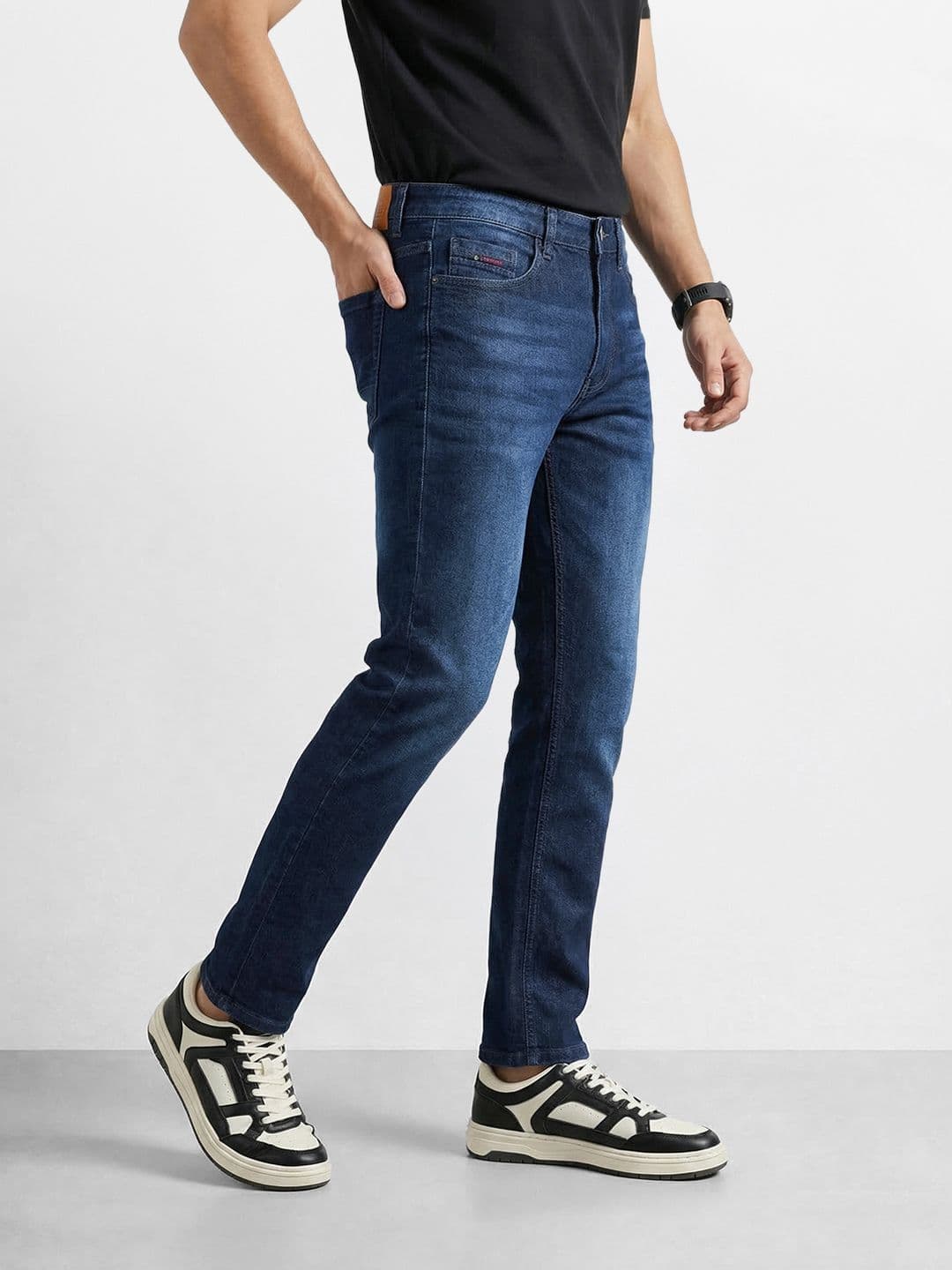 The Indian Garage Co Men Slim Fit Mid-Rise Light Fade Stretchable Jeans thumbnail 6