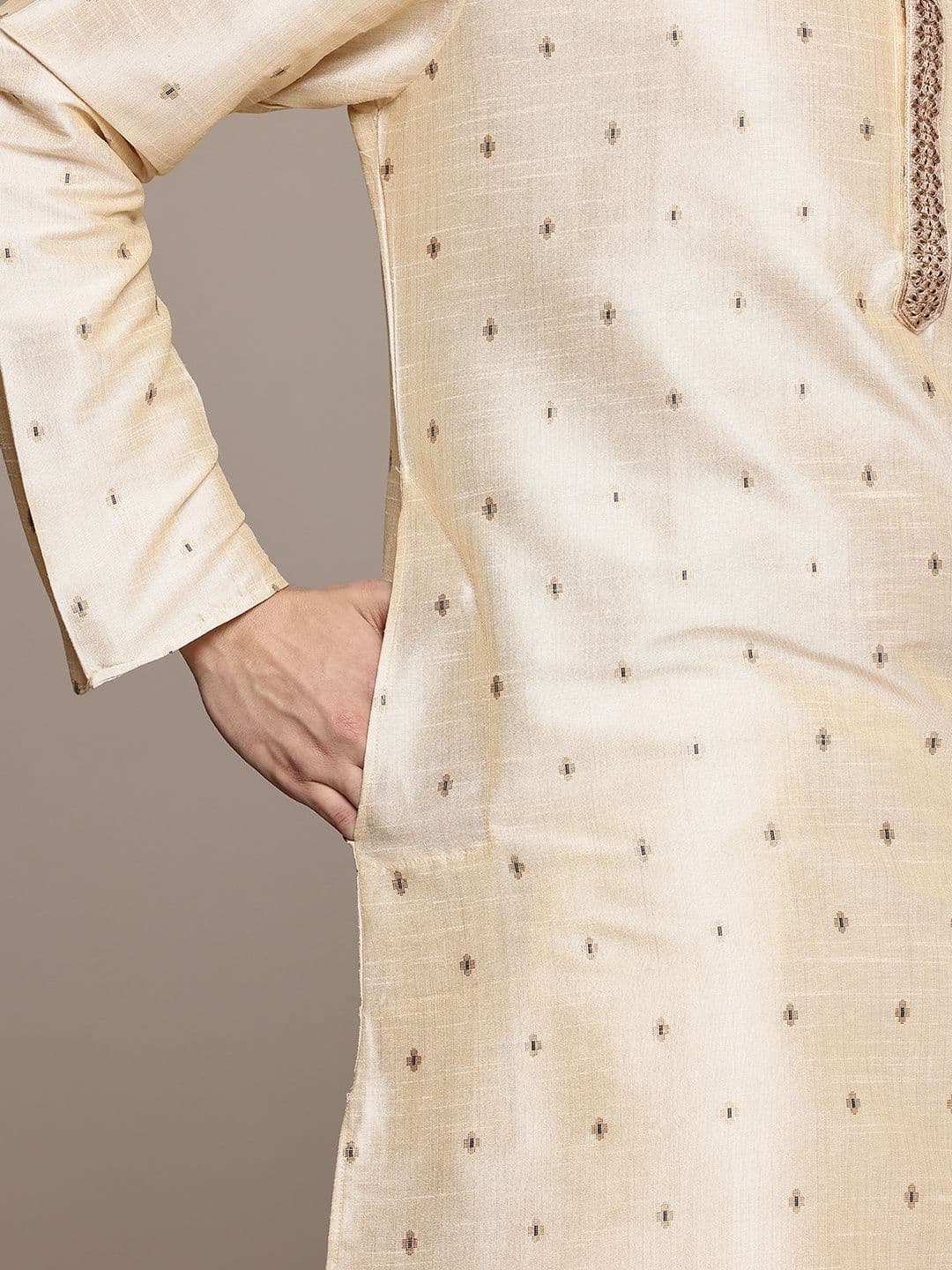 Dincharya Men Embellished Kurta thumbnail 5