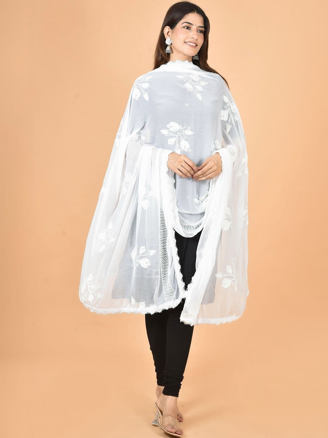 Kuhika Embroidered Dupatta with Thread Work thumbnail 2