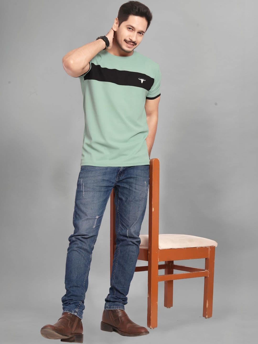 U and J Sea Green Men Colourblocked T-shirt thumbnail 2