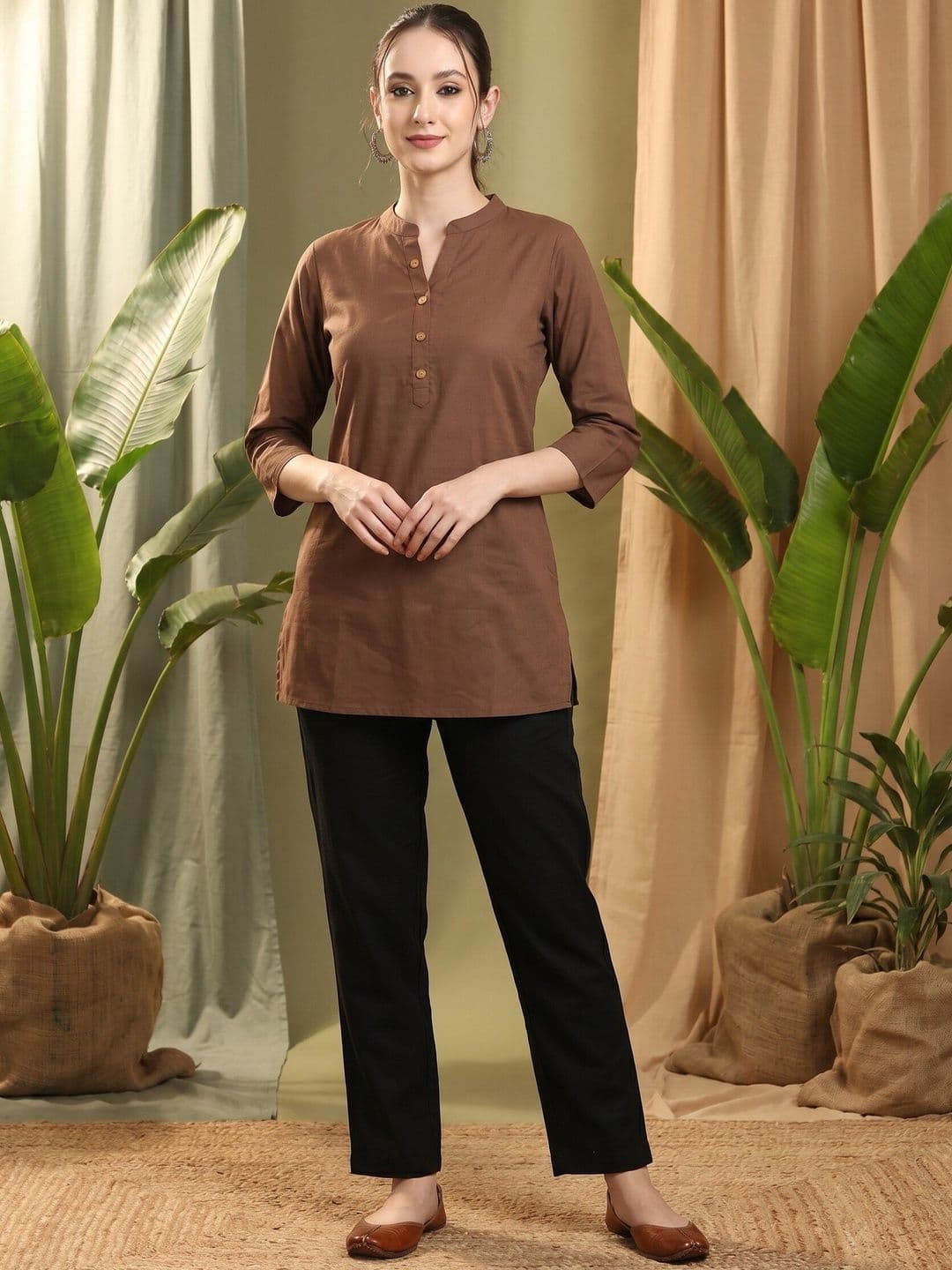 Sangria Mandarin Collar Straight Short Kurti thumbnail 4