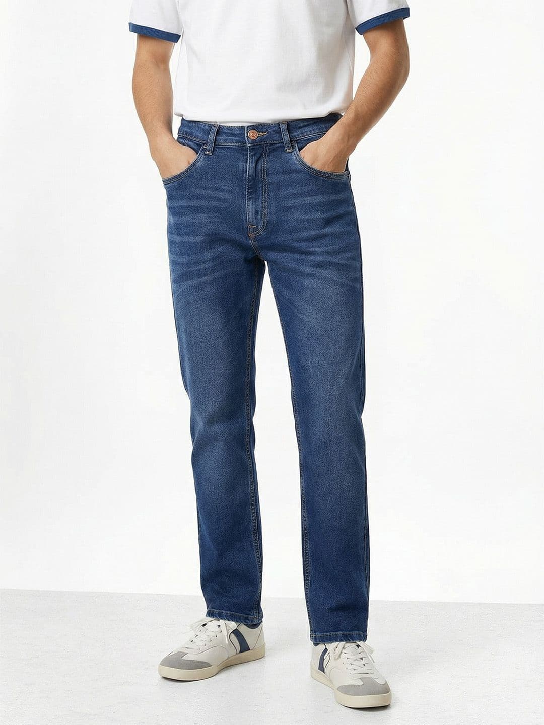 Aeropostale Men Regular Fit Mid-Rise Light Fade Cotton Jeans thumbnail 5