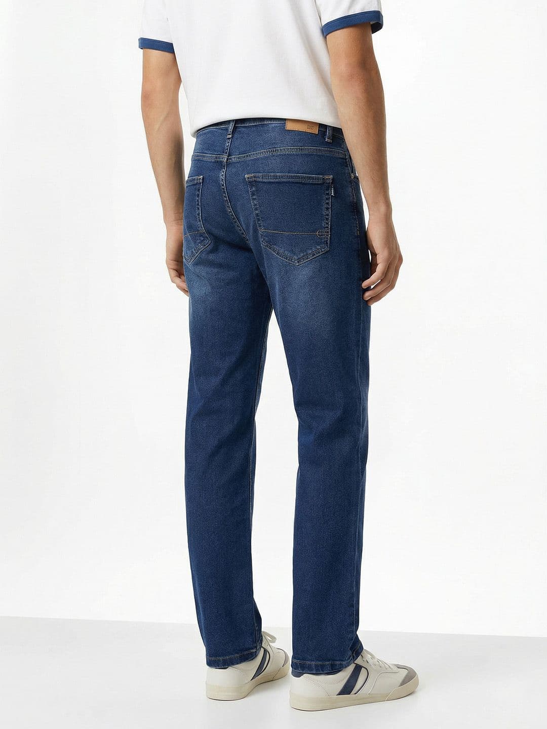 Aeropostale Men Regular Fit Mid-Rise Light Fade Cotton Jeans thumbnail 7