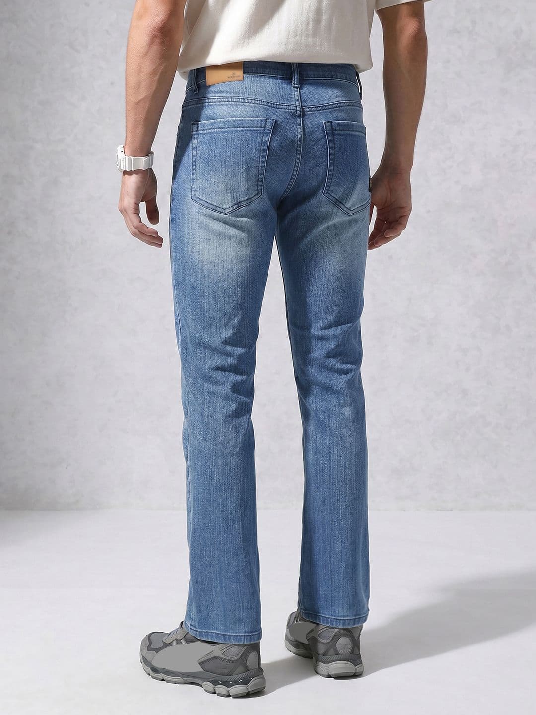 WROGN Men Straight Fit Light Fade Stretchable Jeans thumbnail 4