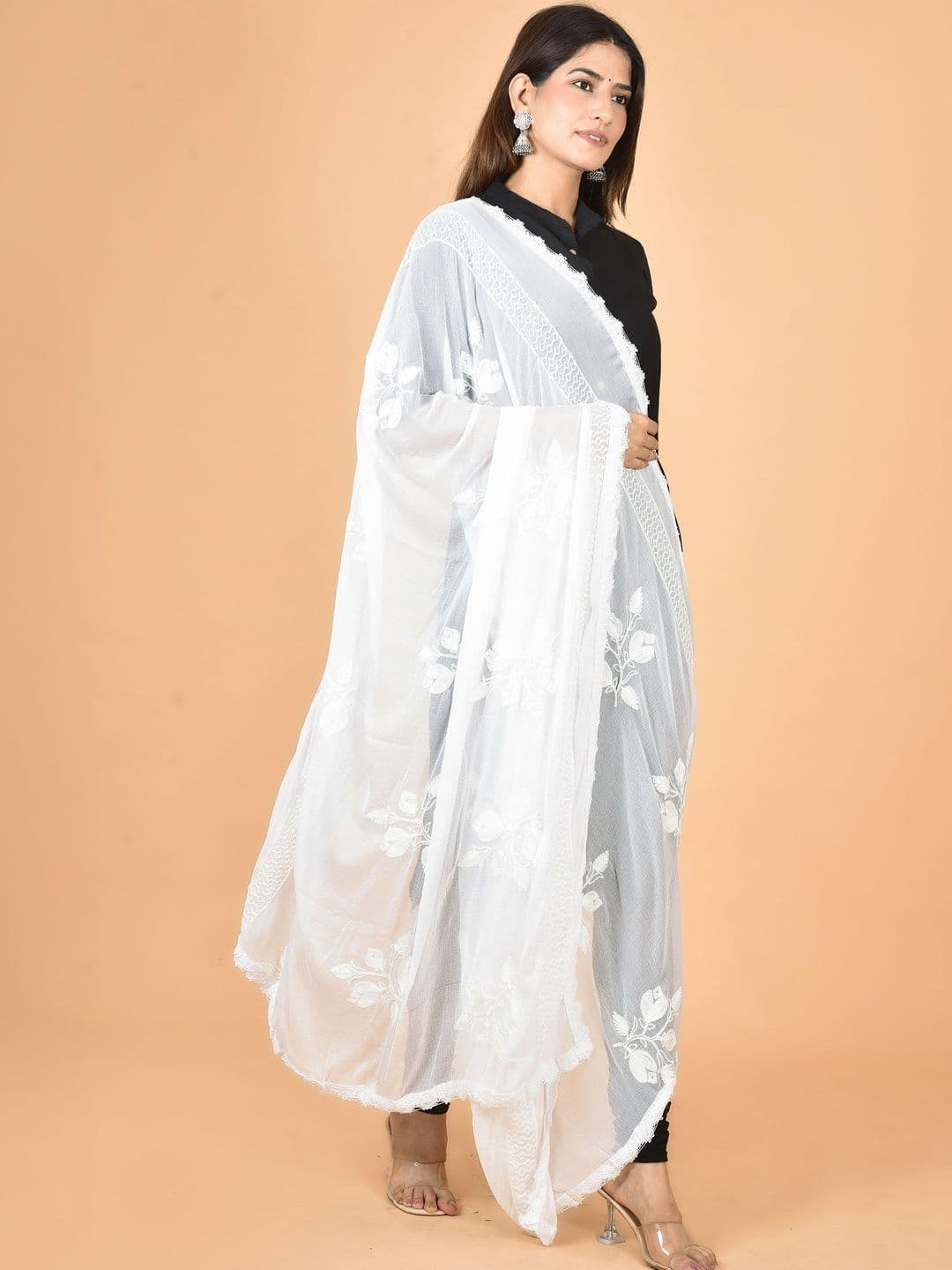 Kuhika Embroidered Dupatta with Thread Work thumbnail 3