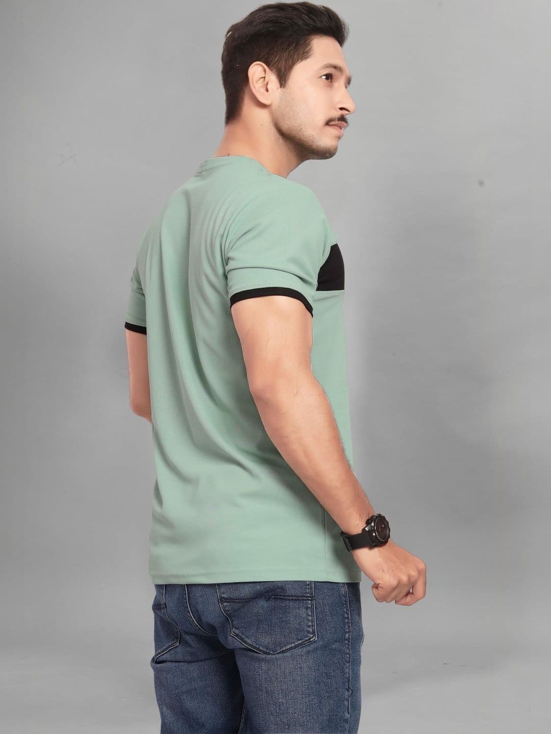 U and J Sea Green Men Colourblocked T-shirt thumbnail 6