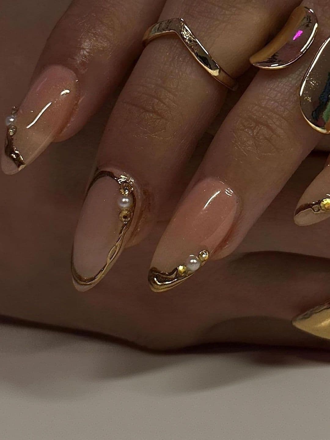 Nakhi Set Of 24 Gold Chrome French Tip Pearls Design Glossy Almond Nails Set -Peach thumbnail 2