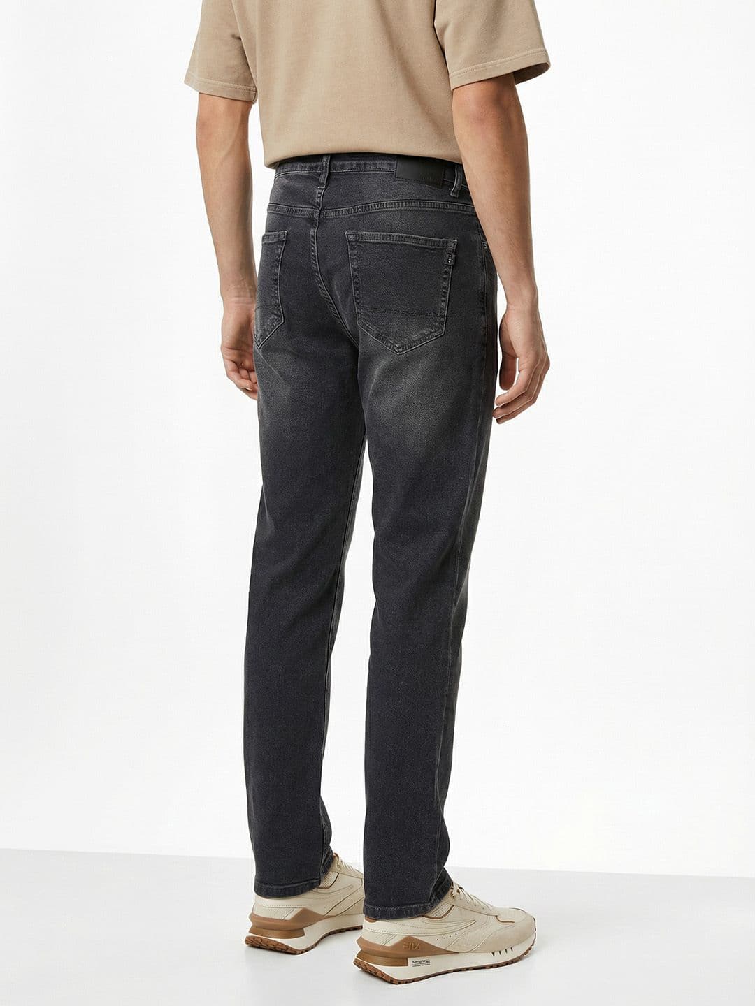 Aeropostale Men Regular Fit Mid-Rise Light Fade Cotton Jeans thumbnail 6