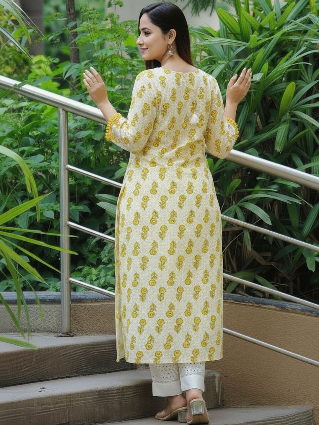 Sa Rasa Women Floral Printed Kurta thumbnail 3