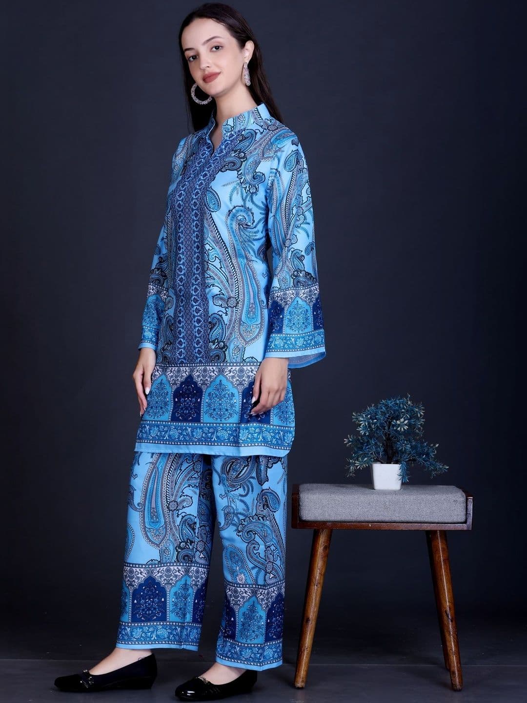 PIPASA Women Ethnic Motifs Printed Regular Kurta with Trousers thumbnail 2
