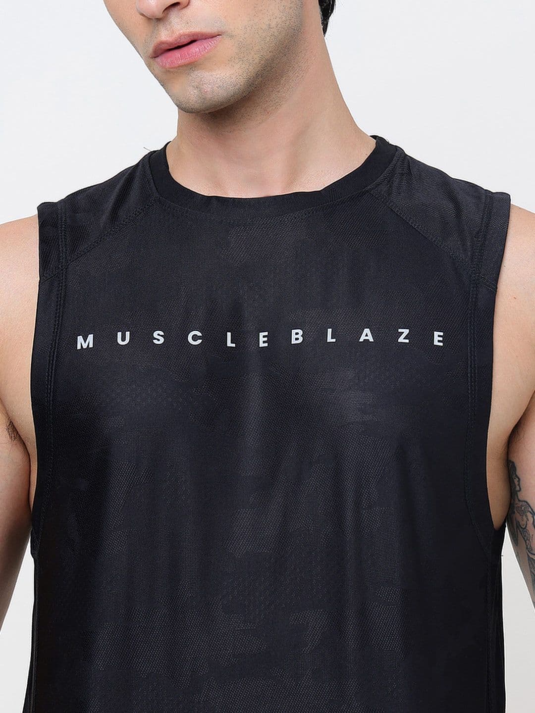 MuscleBlaze Men Brand Logo Printed Round Neck Compression T-shirt thumbnail 4