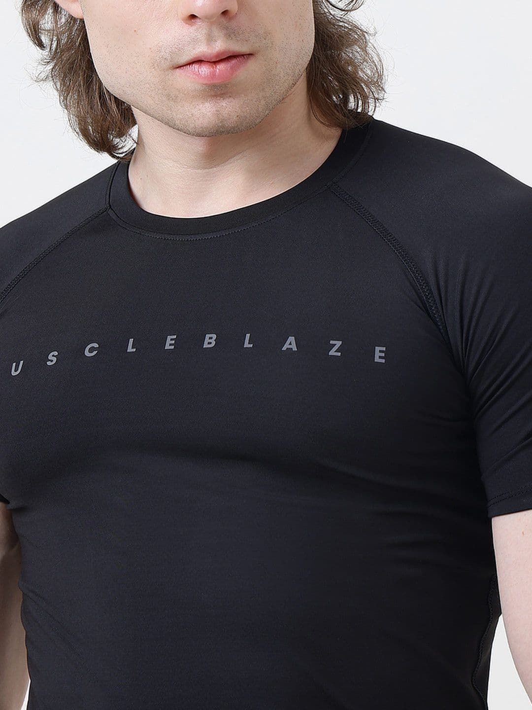 MuscleBlaze Men Pockets Compression T-shirt thumbnail 3