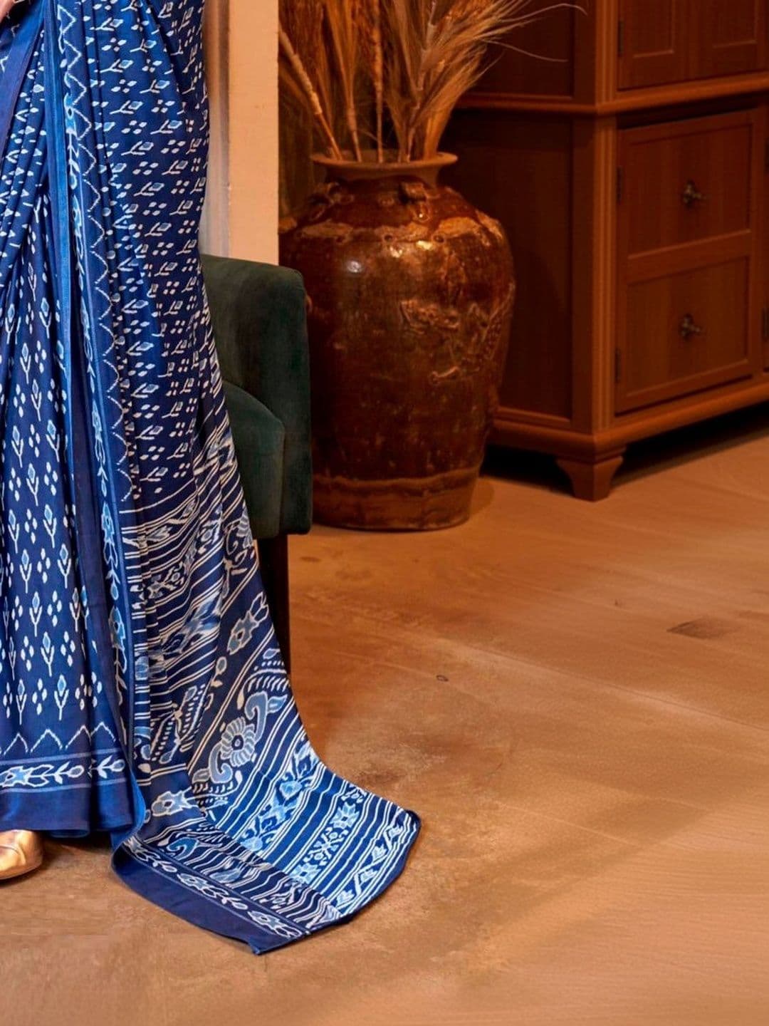 Reboot Fashions Woven Design Pure Crepe Handloom Ikat Saree thumbnail 2