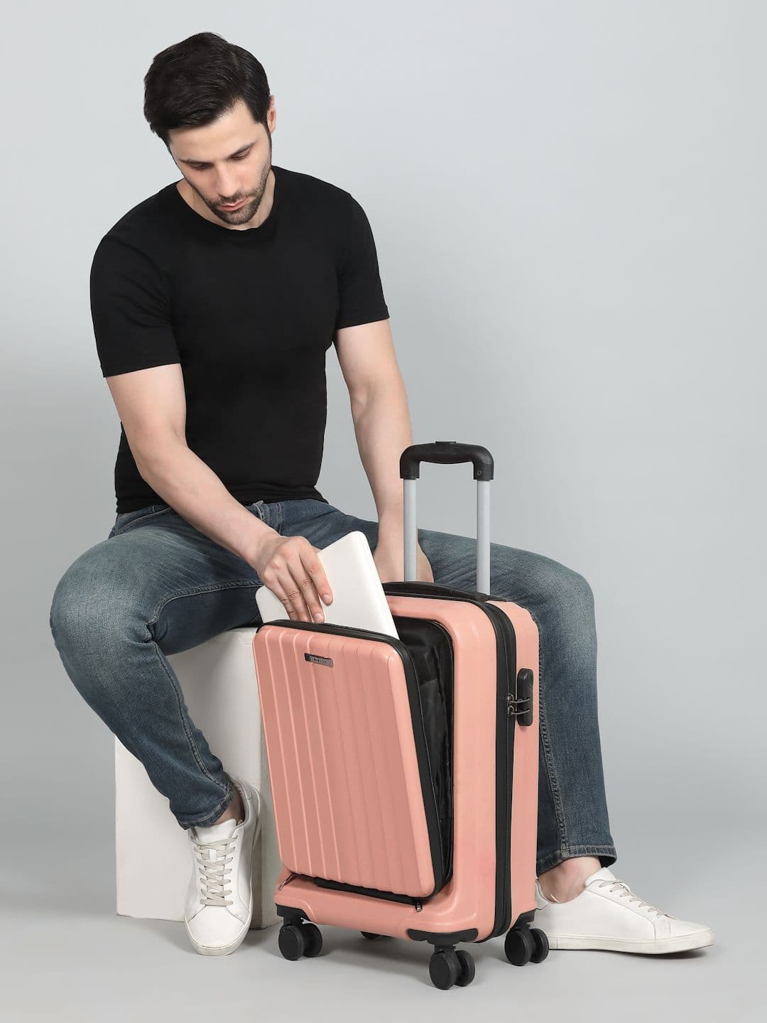 Teakwood Leathers Textured Hard-Sided Cabin Trolley Suitcase - Volume 38L thumbnail 4