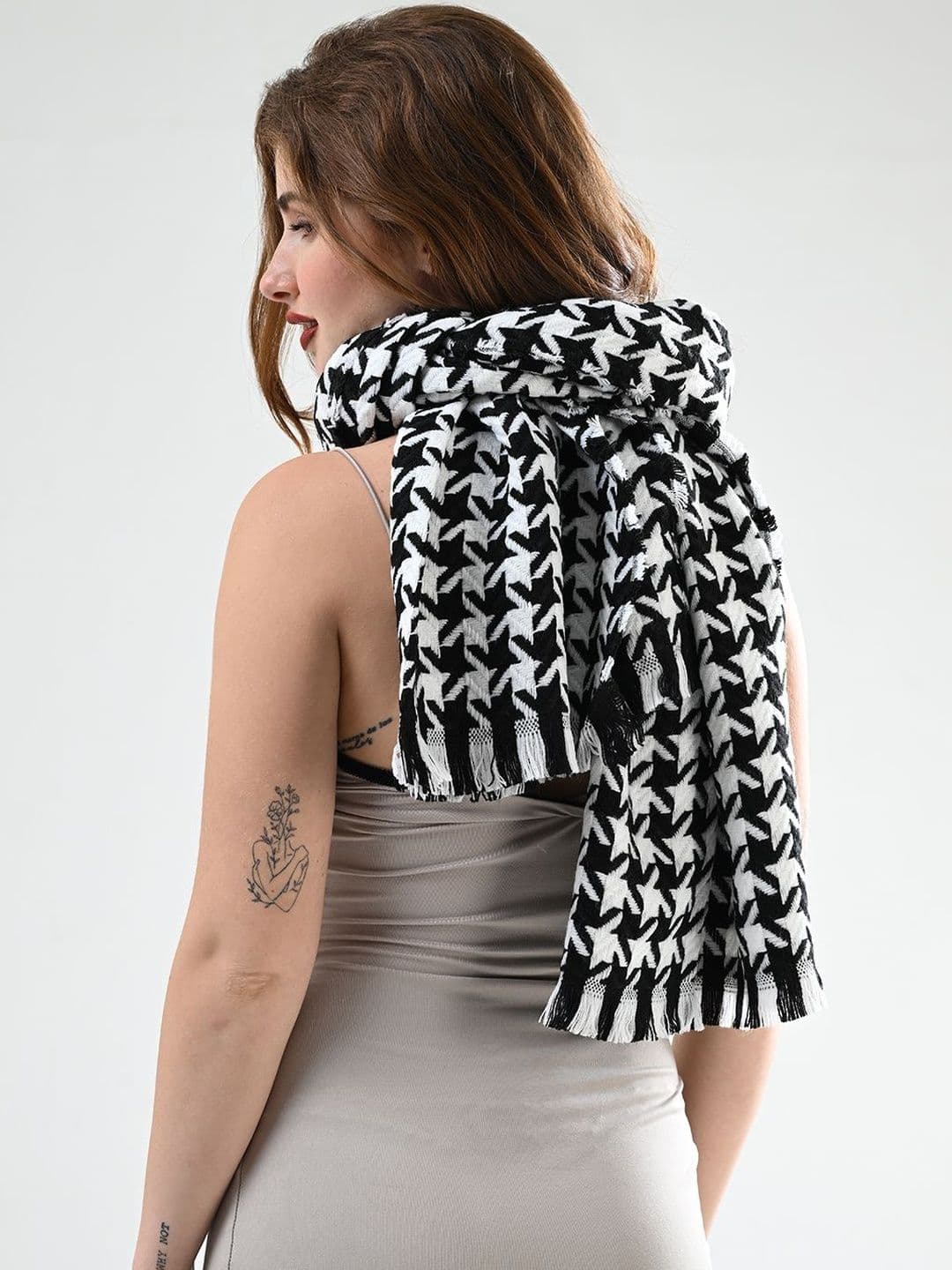 Cazzano Women Geometric Printed Shawl thumbnail 5