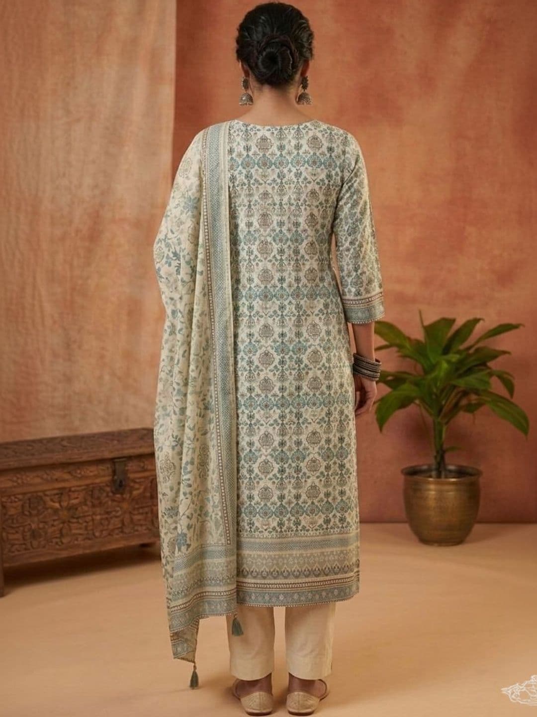Vagmi Women Ethnic Motifs Printed Regular Kurta with Trousers & With Dupatta thumbnail 5