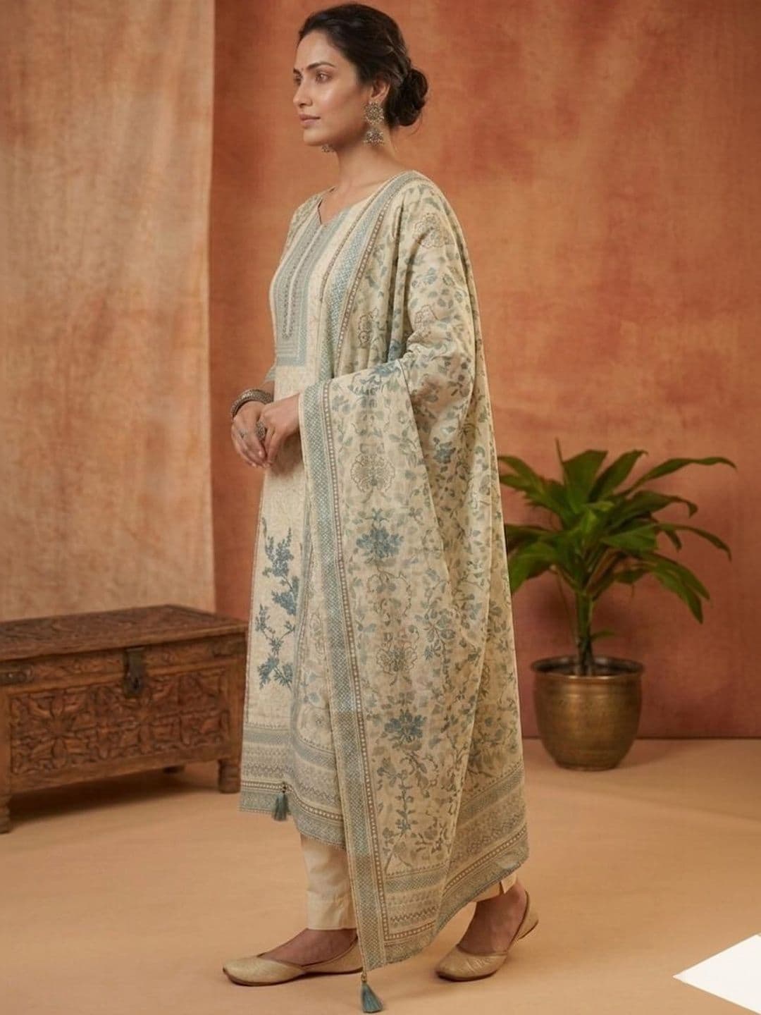 Vagmi Women Ethnic Motifs Printed Regular Kurta with Trousers & With Dupatta thumbnail 2