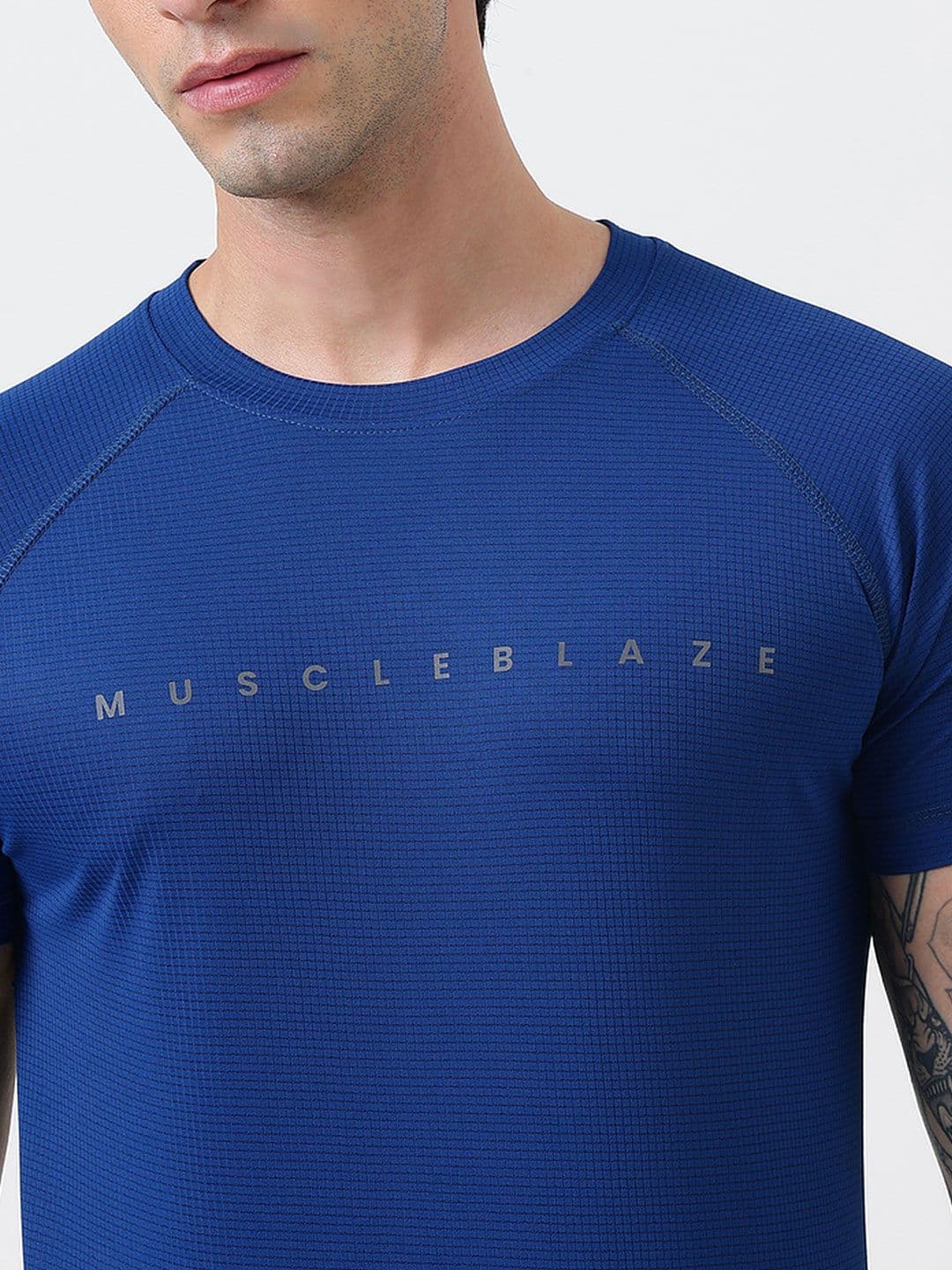 MuscleBlaze Unisex Brand Logo Printed Round Neck Compression T-shirt thumbnail 4