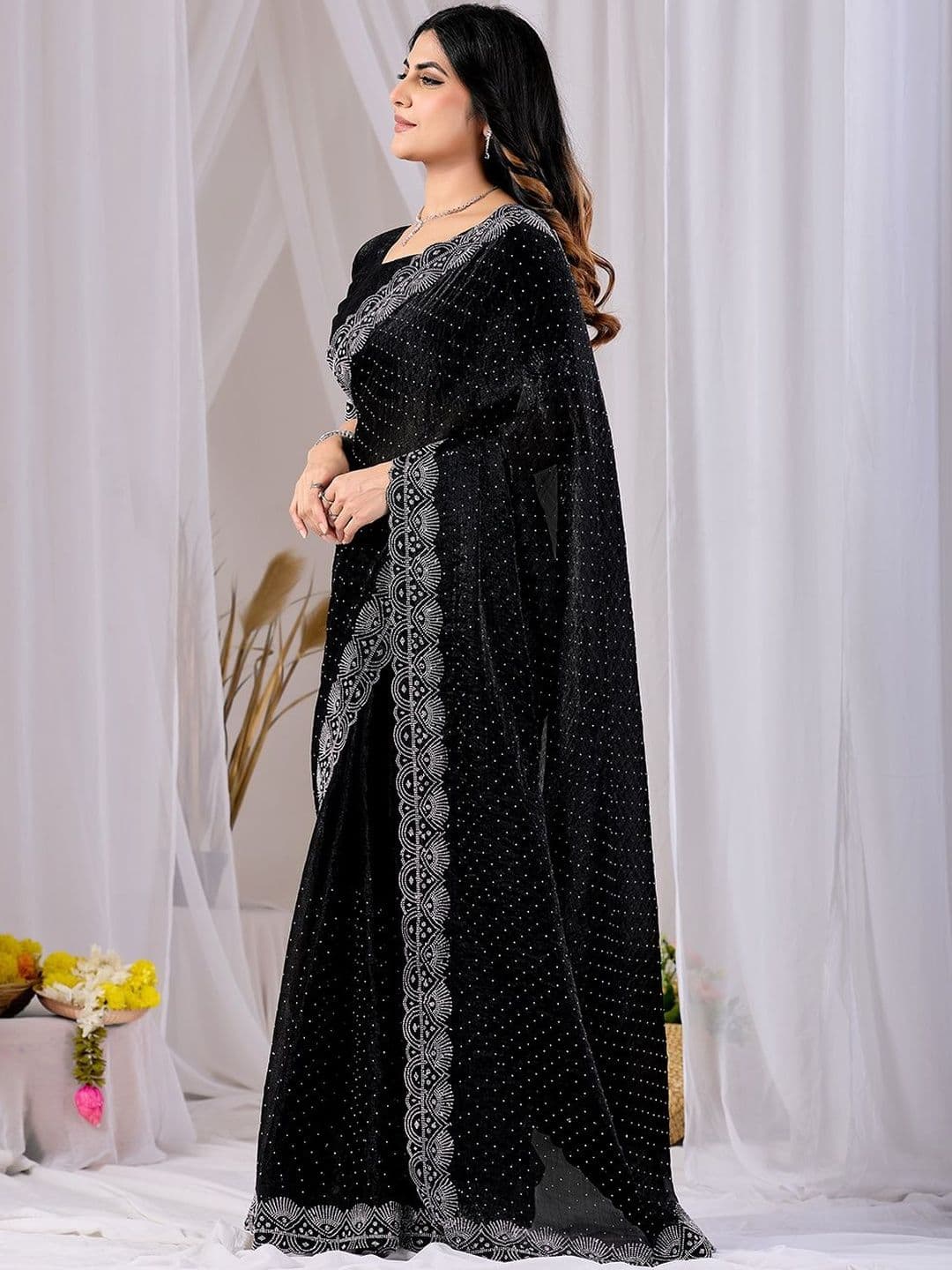 Gownwala Floral Embellished Sequinned Heavy Work Chanderi Saree thumbnail 6