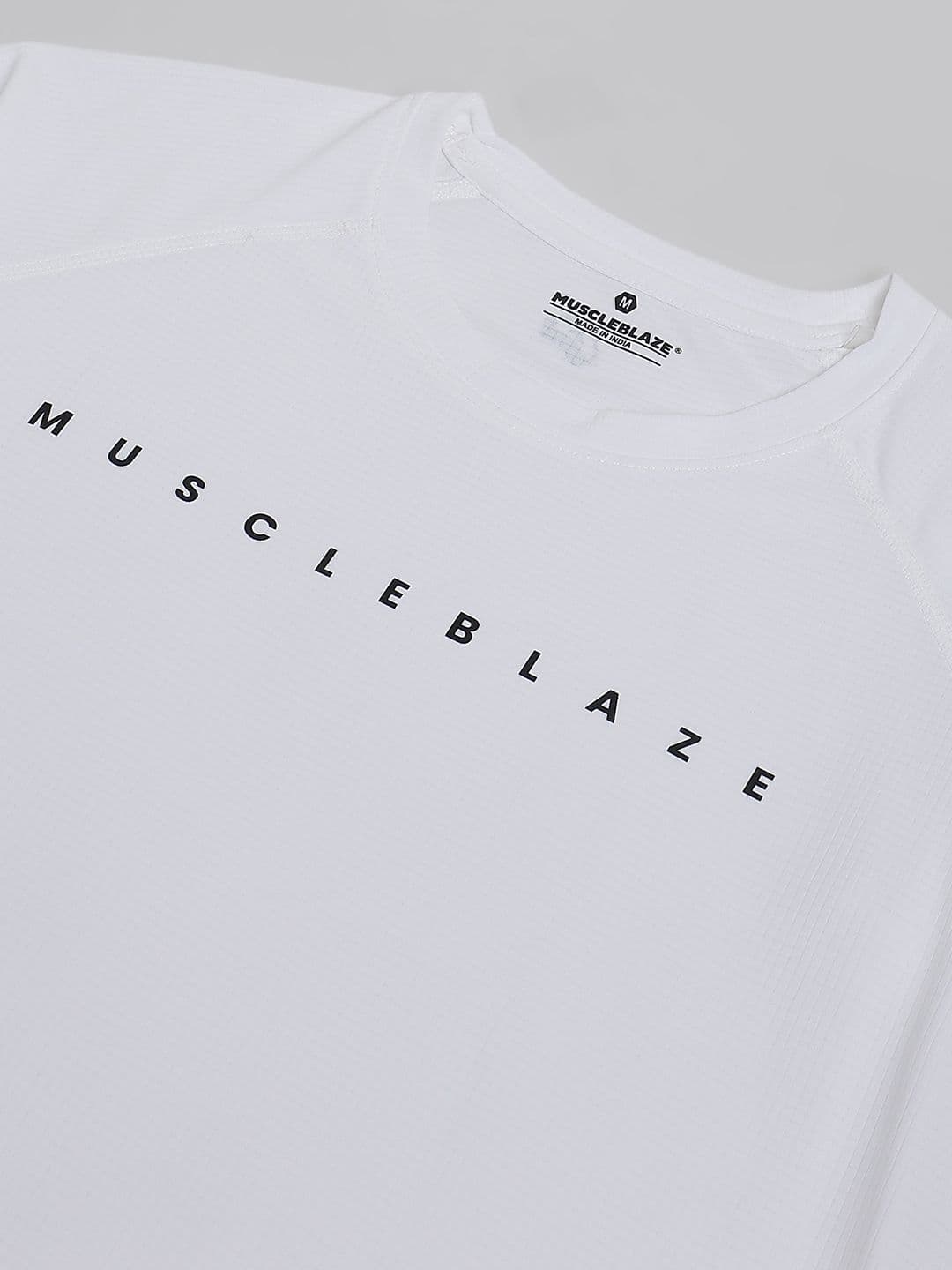 MuscleBlaze Unisex Brand Logo Printed Round Neck Compression T-shirt thumbnail 4