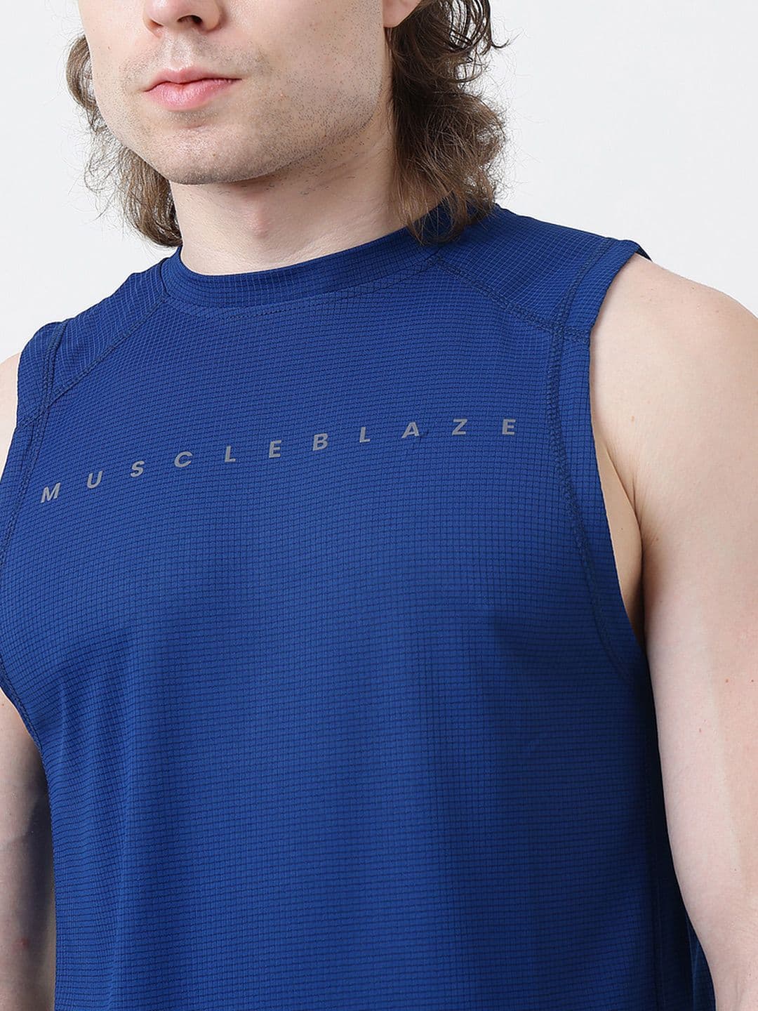 MuscleBlaze Men Brand Logo Printed Round Neck Compression T-shirt thumbnail 2