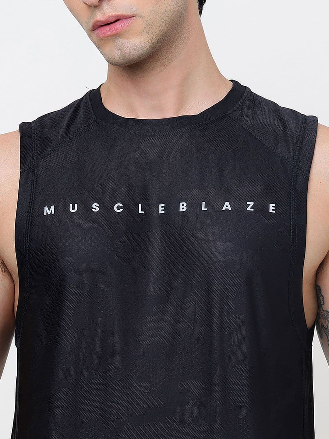 MuscleBlaze Unisex Brand Logo Printed Round Neck Compression T-shirt thumbnail 3