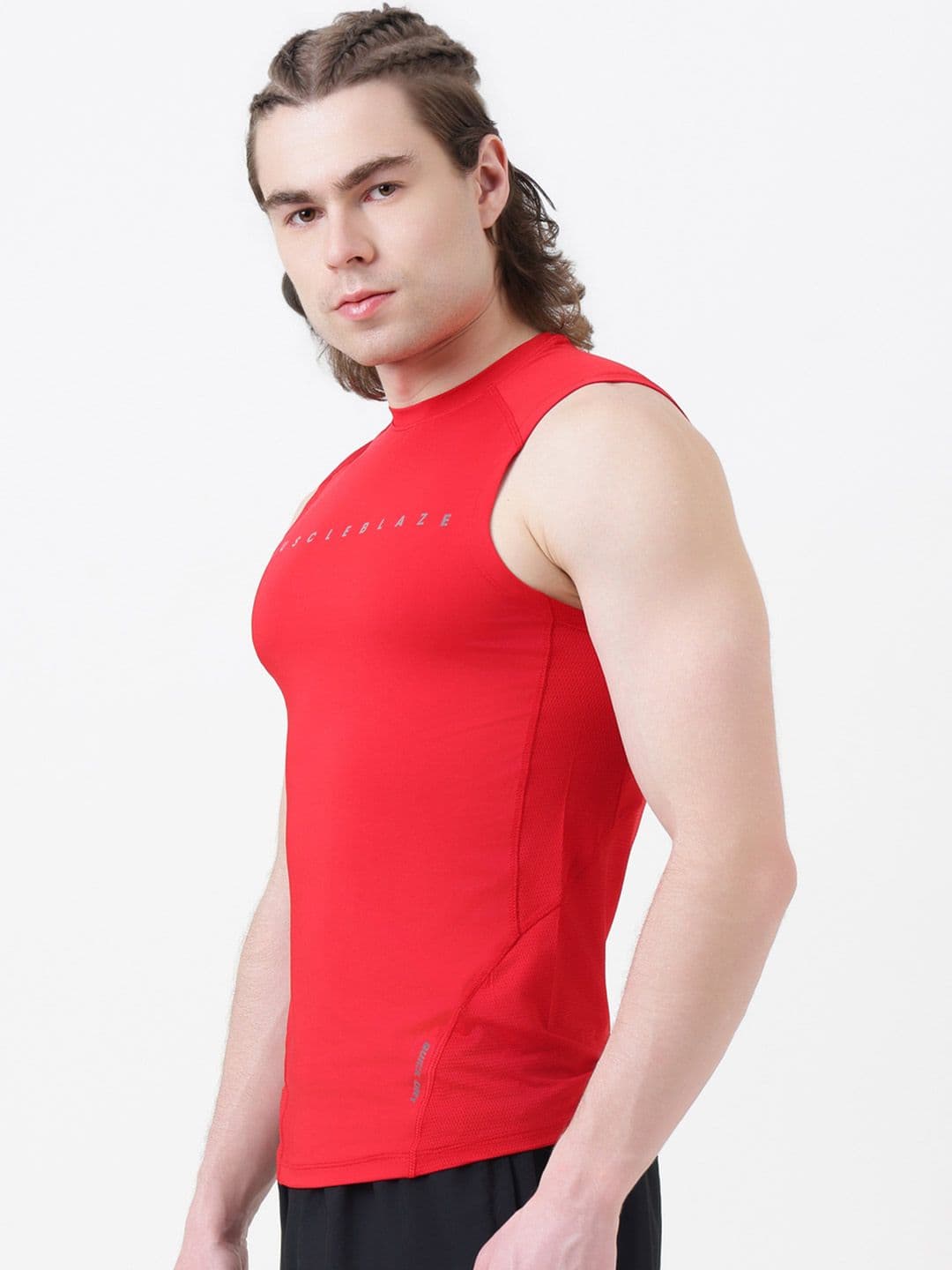 MuscleBlaze Unisex Brand Logo Printed Round Neck Compression T-shirt thumbnail 4