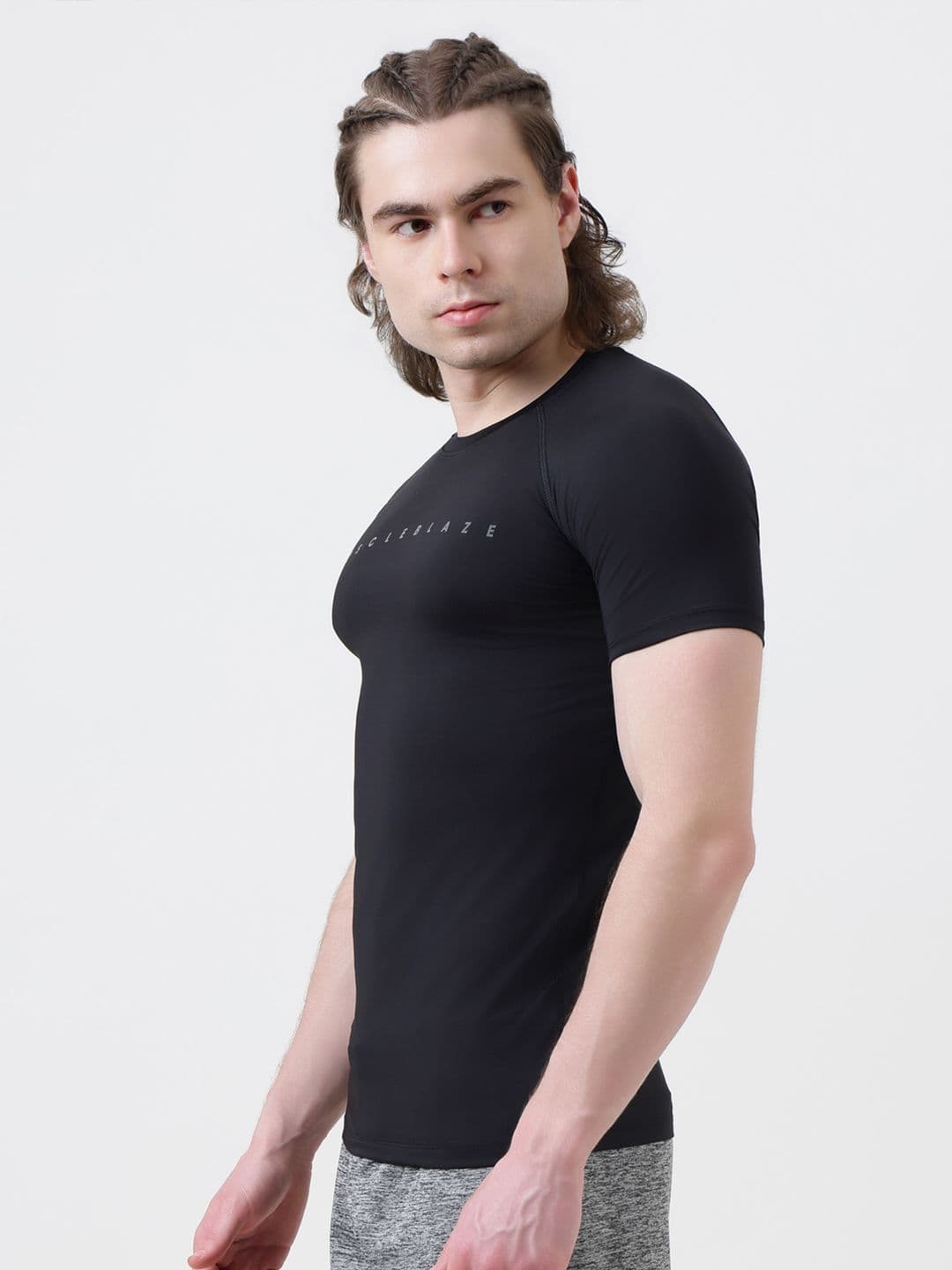 MuscleBlaze Men Raglan Sleeves Compression Sports T-shirt thumbnail 6